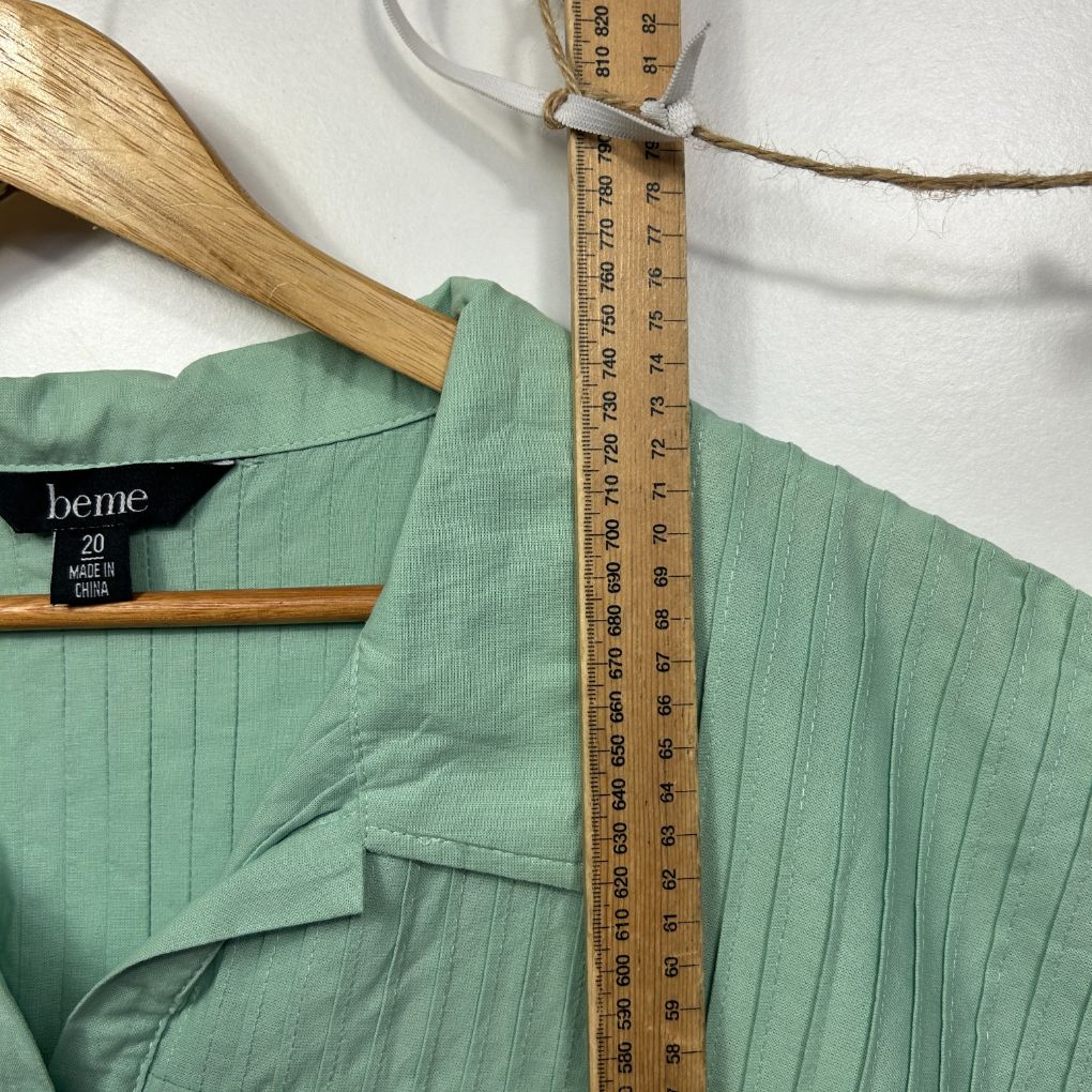 Sage green ribbed shirt front view detail