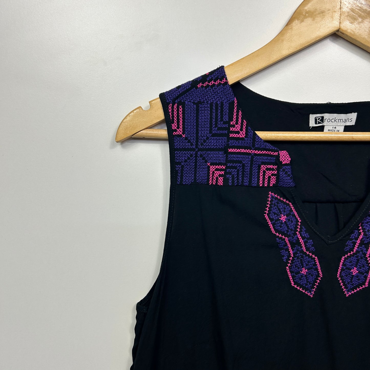 Rockmans Top Size 14 Black Sleeveless Embroidered