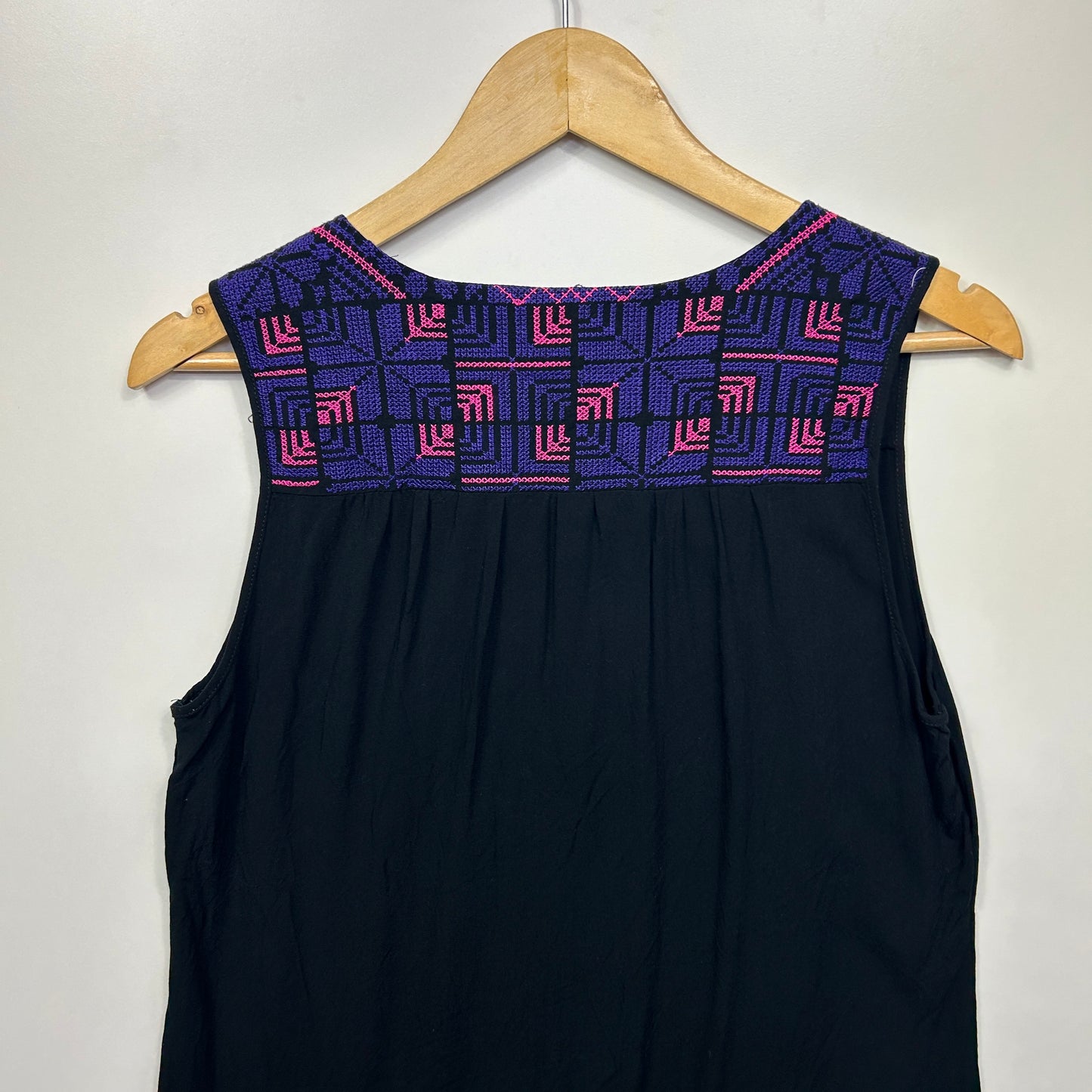 Rockmans Top Size 14 Black Sleeveless Embroidered