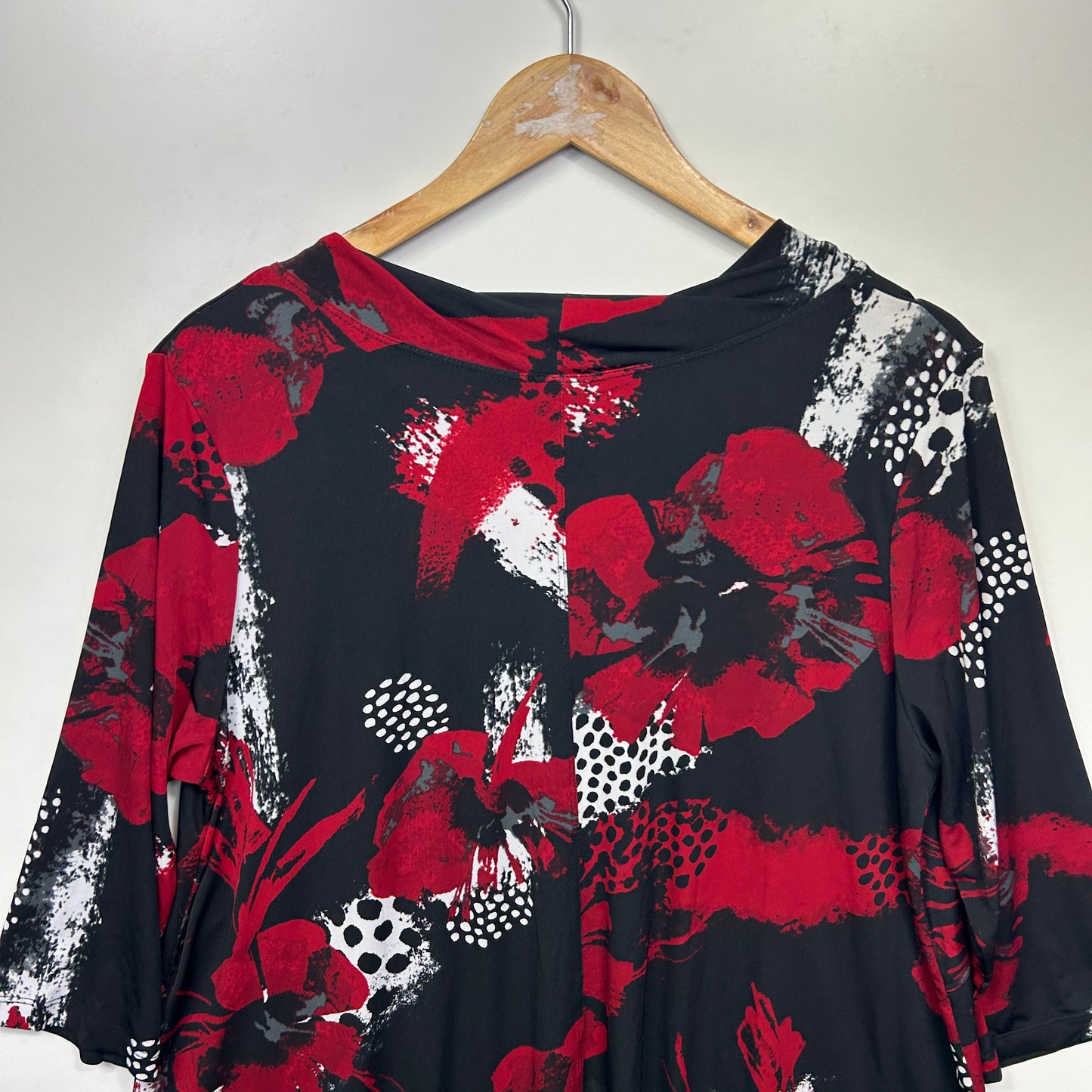 Taking Shape Top Size 14 XS Plus Short Sleeve Multicoloured