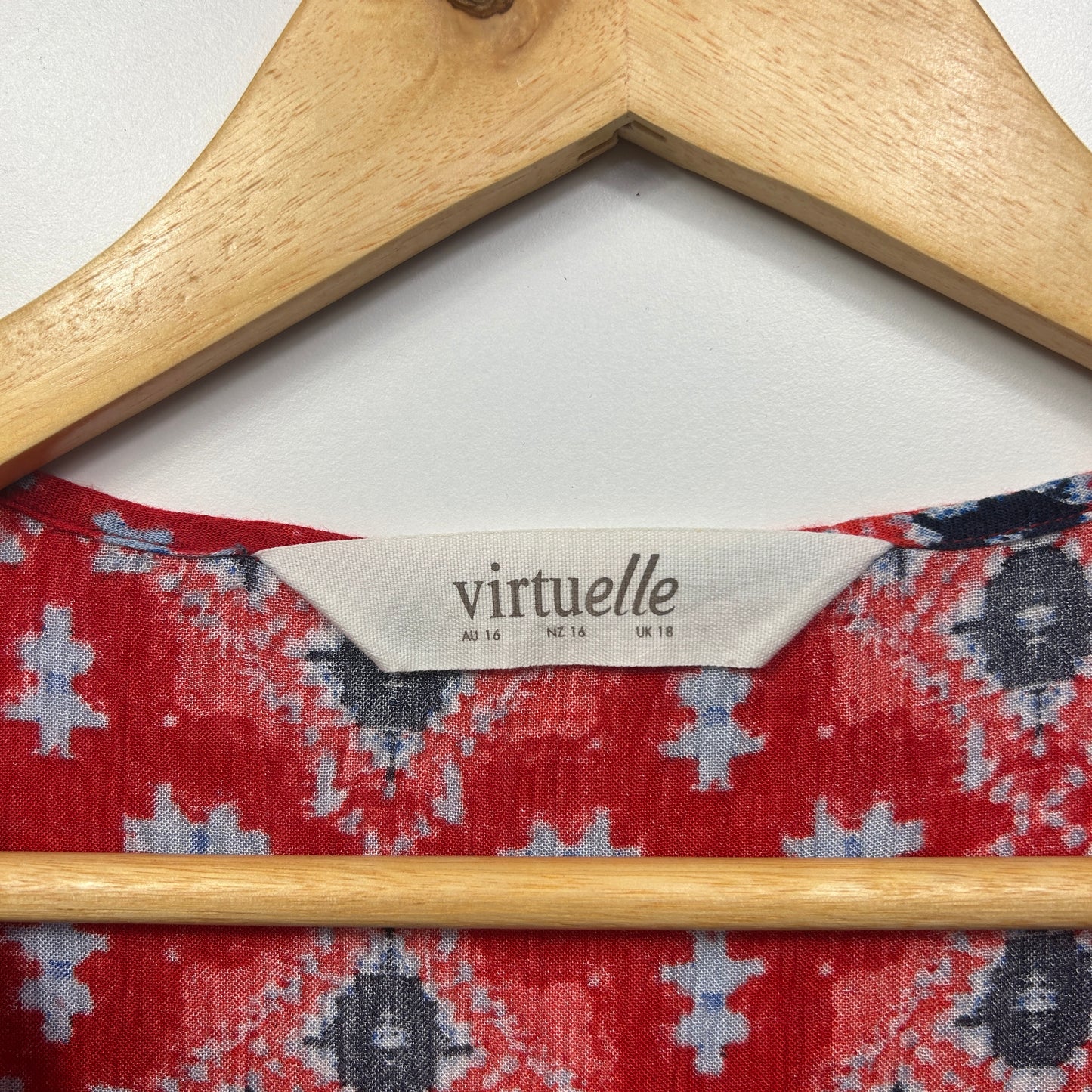 Virtuelle Tunic Top Size 16 Red Floral Sleeveless Viscose
