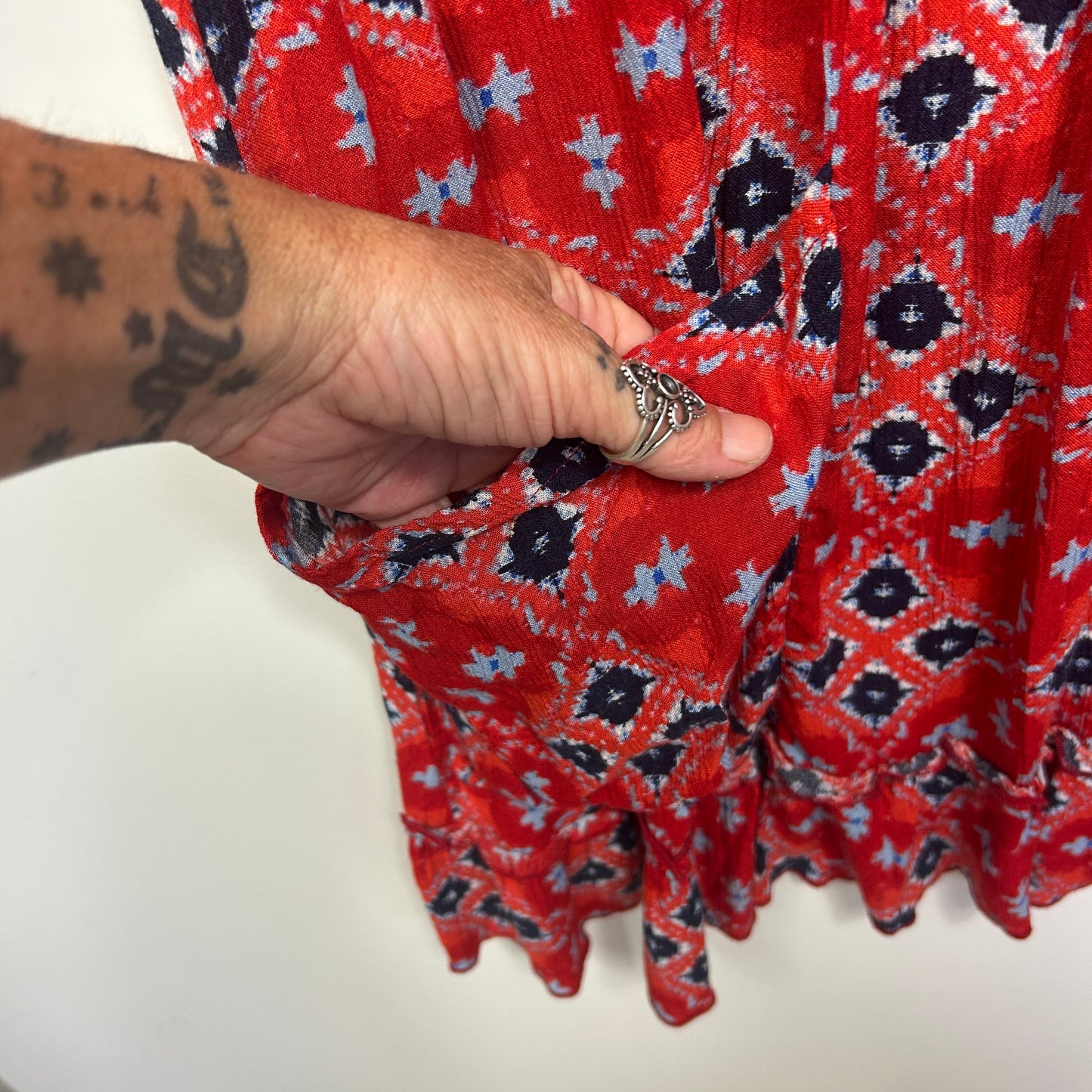 Virtuelle Tunic Top Size 16 Red Floral Sleeveless Viscose