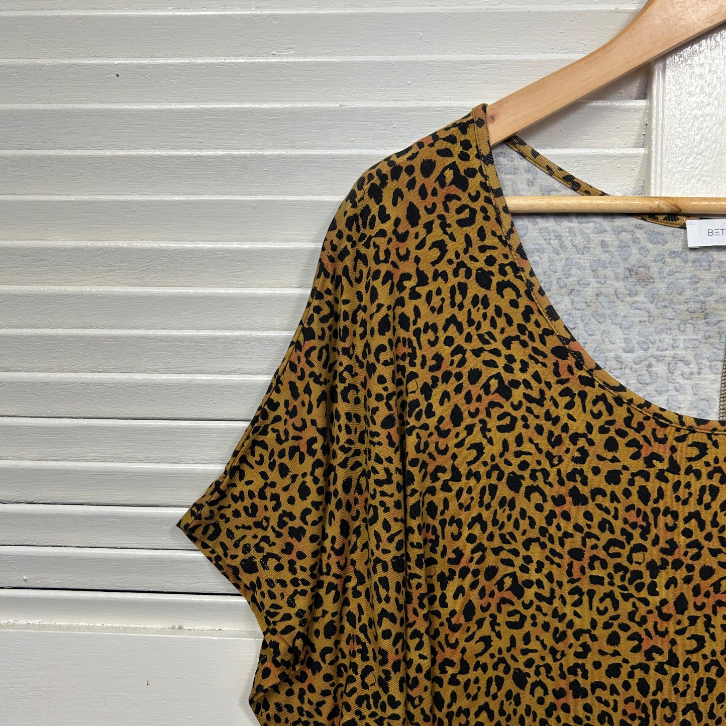 Betty Basics Top Size 14 Short Sleeve Animal Print