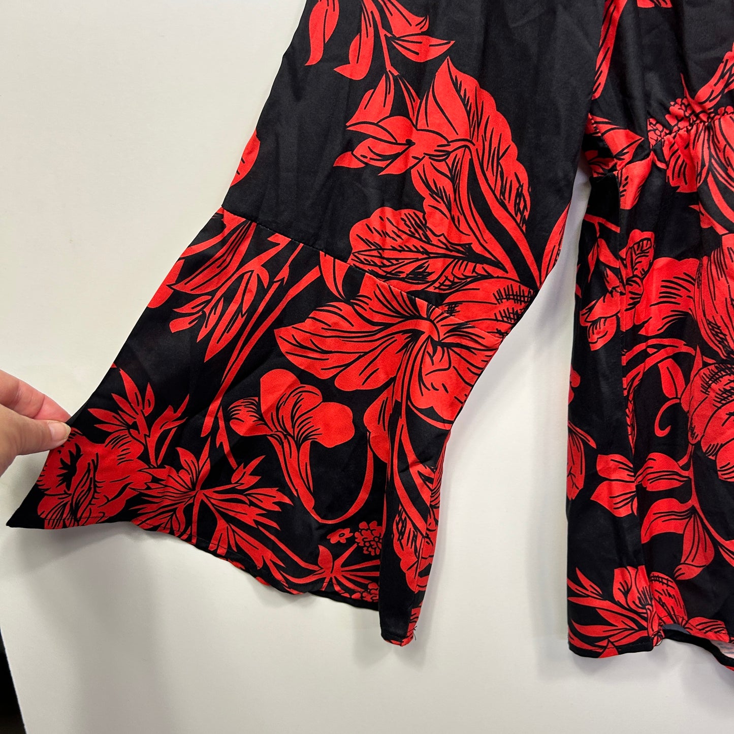Shein Curve Top Size 18 20 Black Red Floral Asymmetric Hem Bell Sleeve