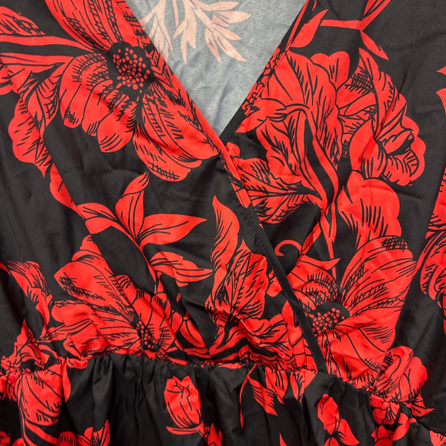 Shein Curve Top Size 18 20 Black Red Floral Asymmetric Hem Bell Sleeve