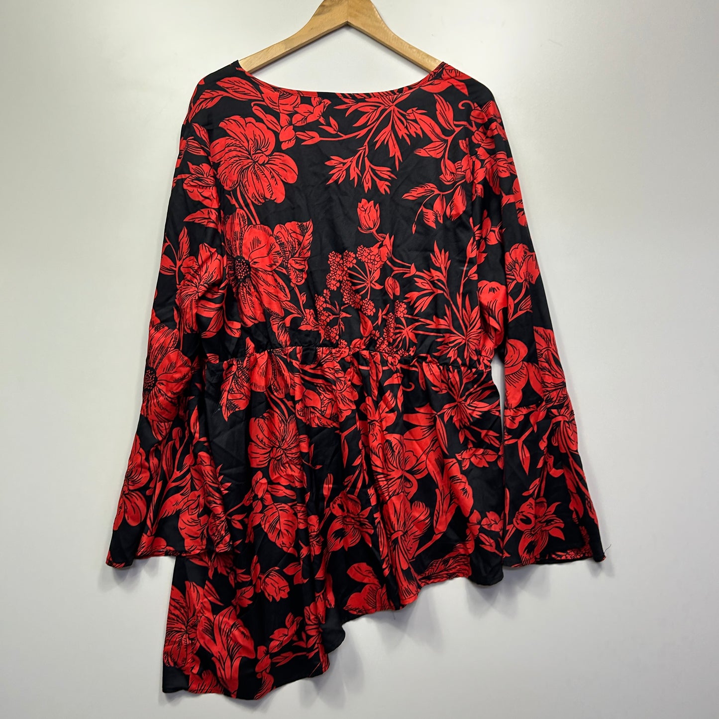 Shein Curve Top Size 18 20 Black Red Floral Asymmetric Hem Bell Sleeve