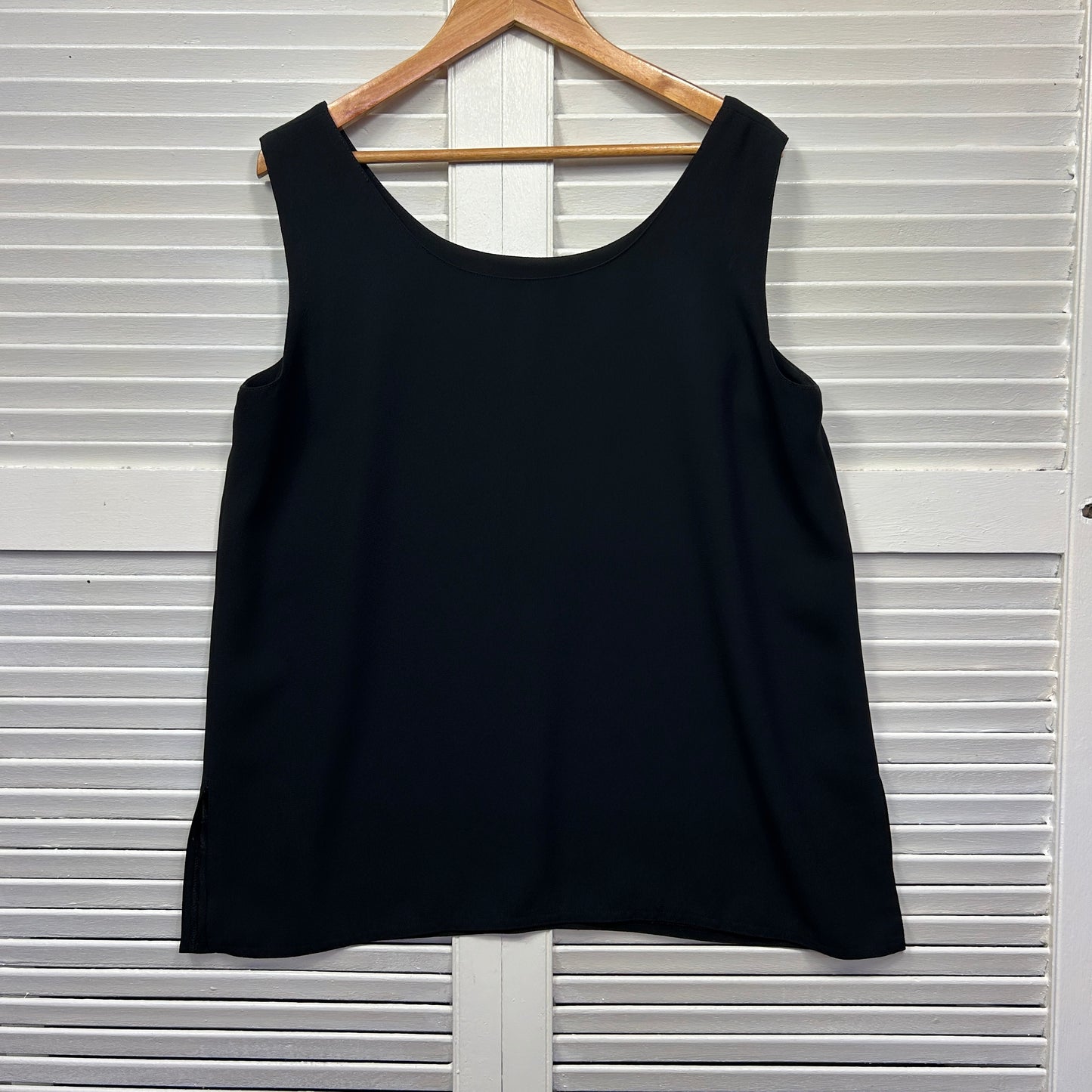 Liz Davernport Top Size 16 Black Sleeveless Made in Australia