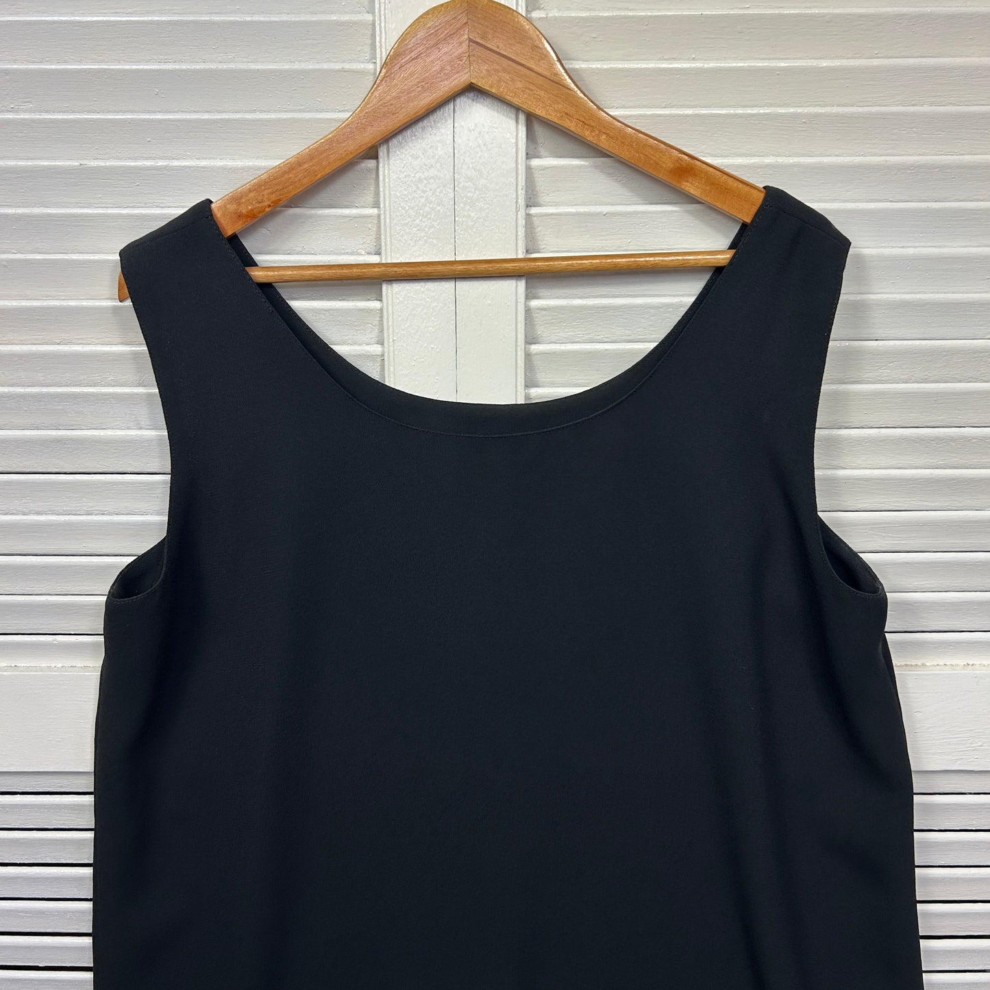 Liz Davernport Top Size 16 Black Sleeveless Made in Australia