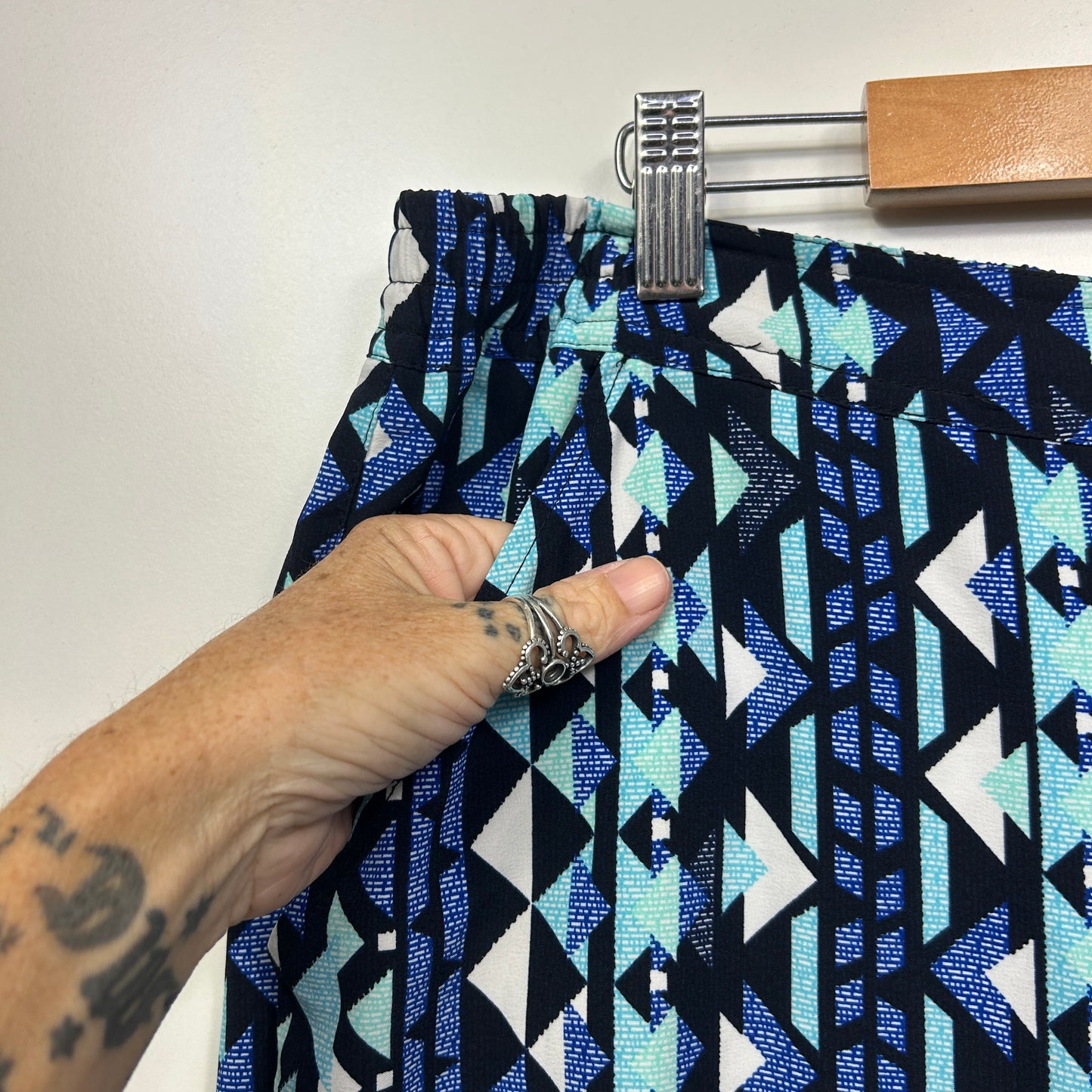 Sussan Pants Size 18 Blue Aztec Print Pockets
