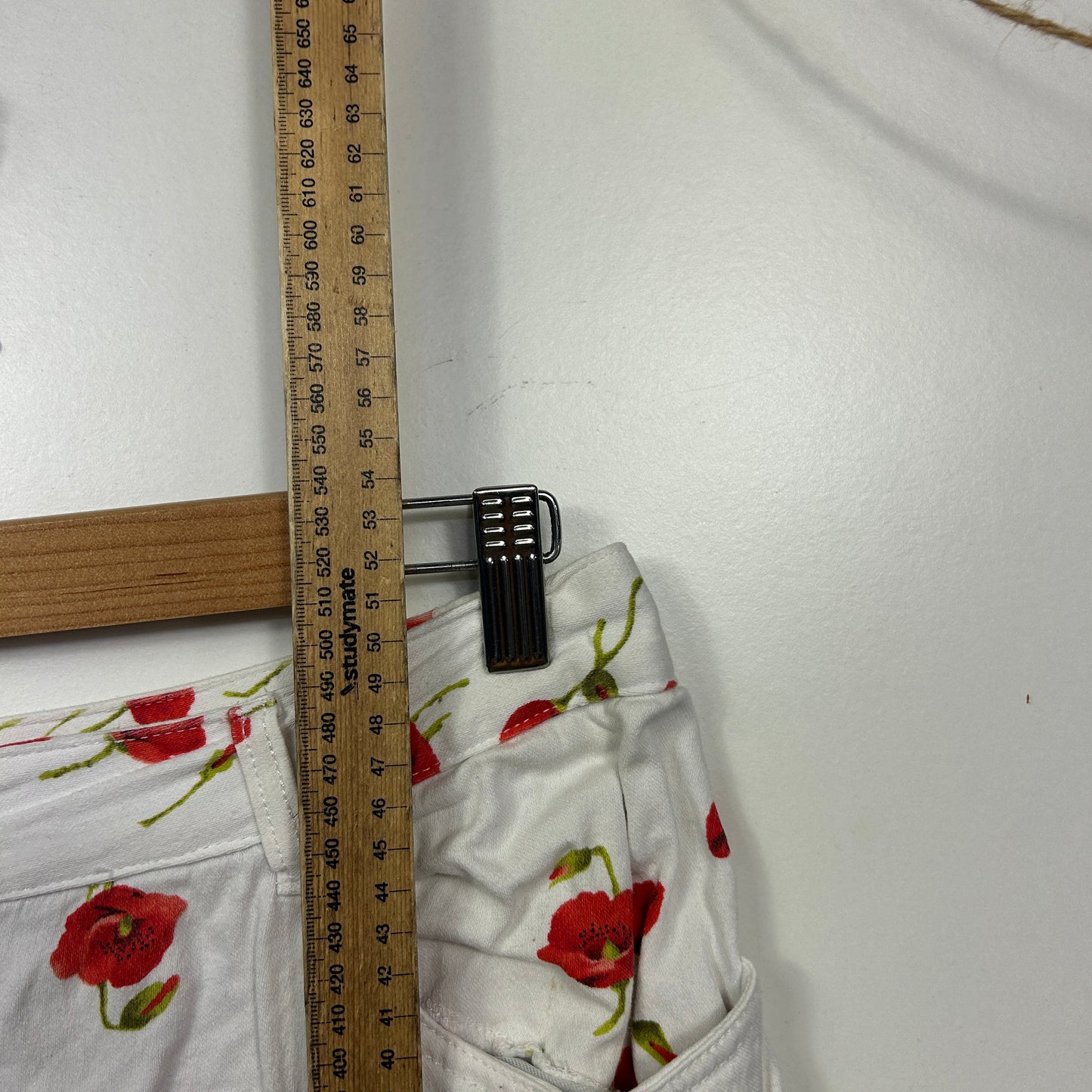 Yarra Trail White Poppy Floral Shorts - Size 14