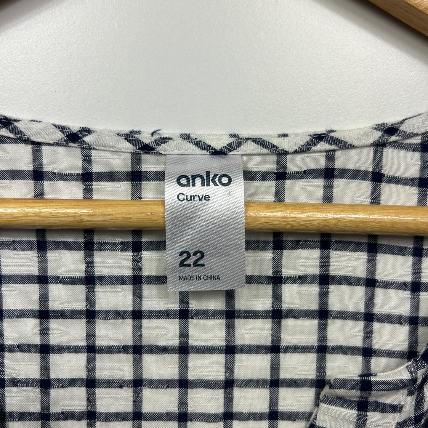 Anko Curve Top SIze 22 White Check Roll Tab Sleeve Viscose