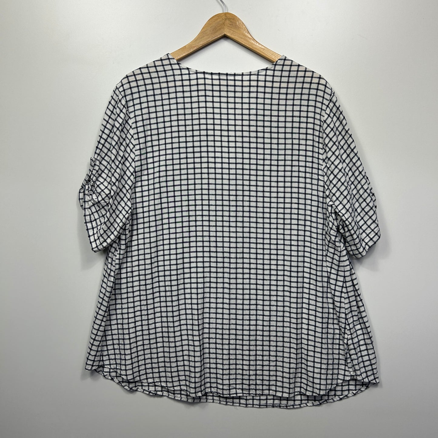 Anko Curve Top SIze 22 White Check Roll Tab Sleeve Viscose