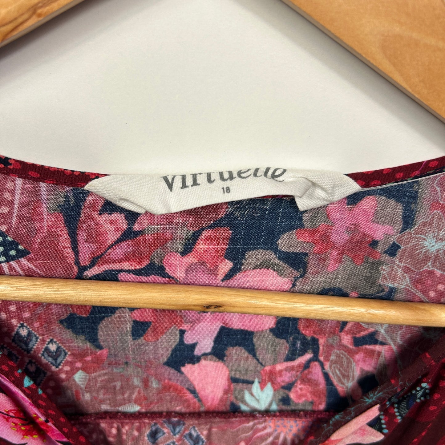 Virtuelle Tunic Top Size 18 Red Pink Floral Long Sleeve