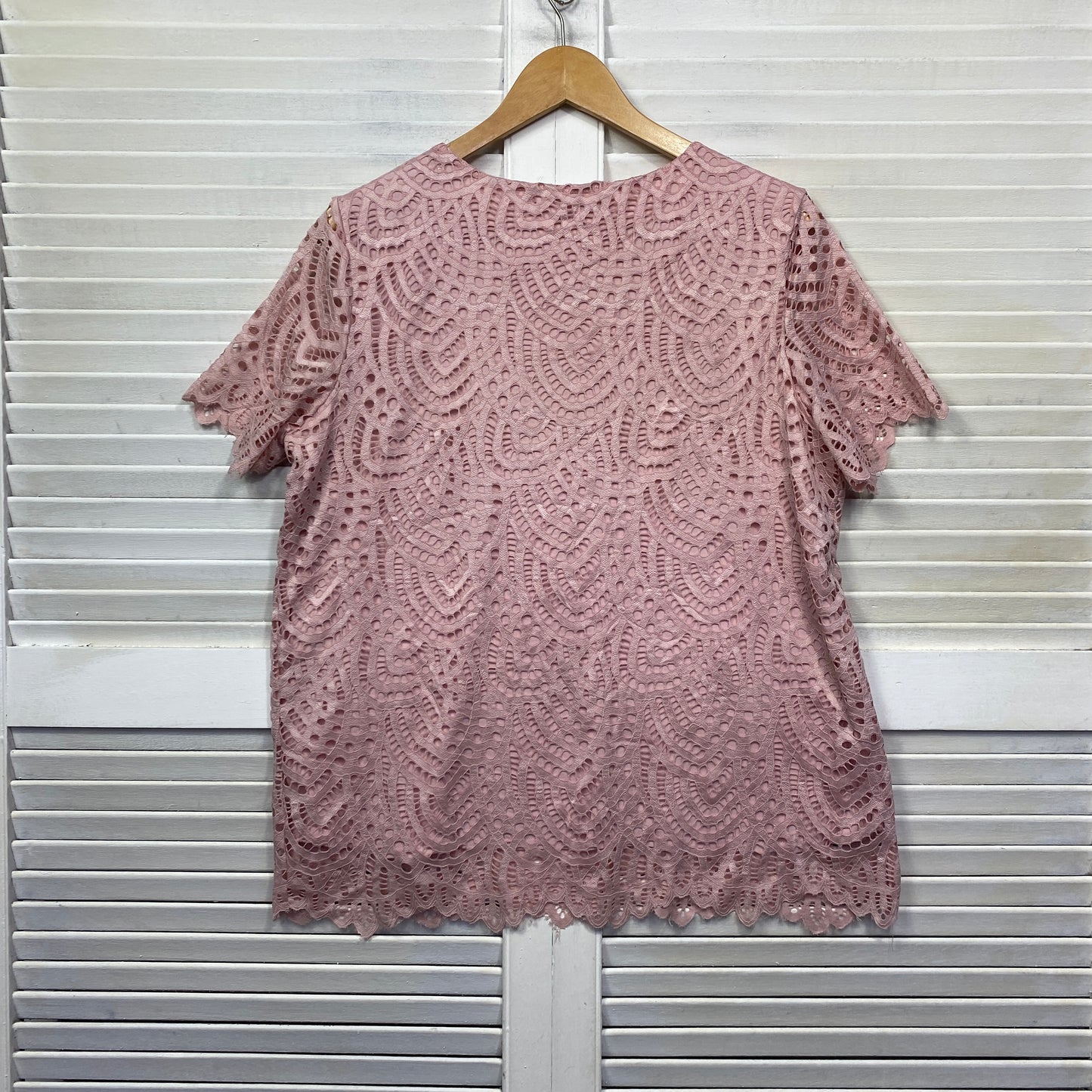 Liz Jordan Top Size XL Pink Lace Crochet Overlay Short Sleeve Nylon