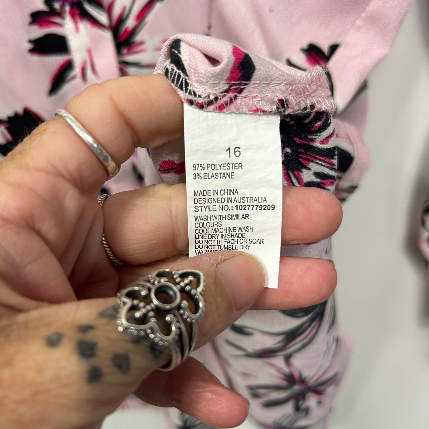 Noni B Top Size 16 Pink Floral Roll Tab Sleeve