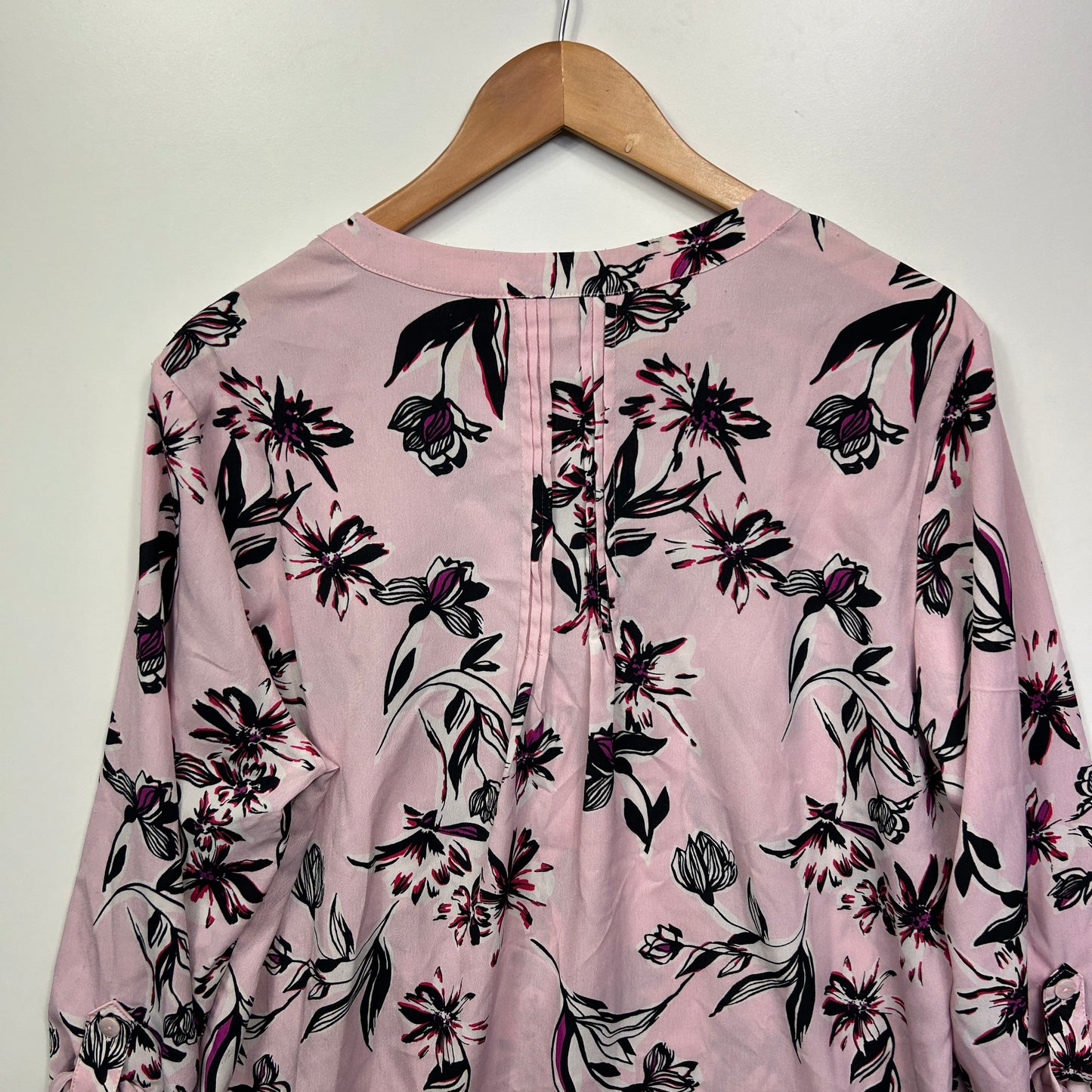 Noni B Top Size 16 Pink Floral Roll Tab Sleeve