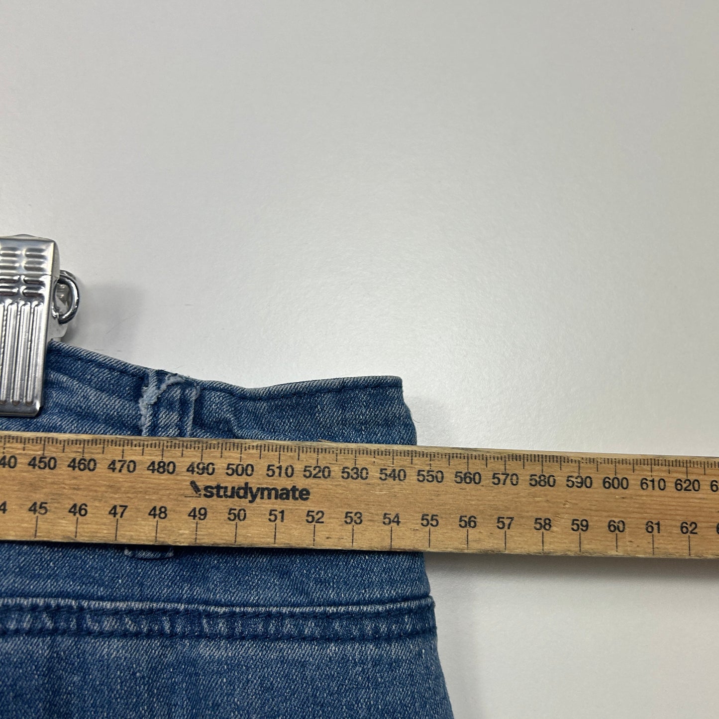 Beme Medium Wash Denim Capri Pants - Size 24 (Fault - Marks)