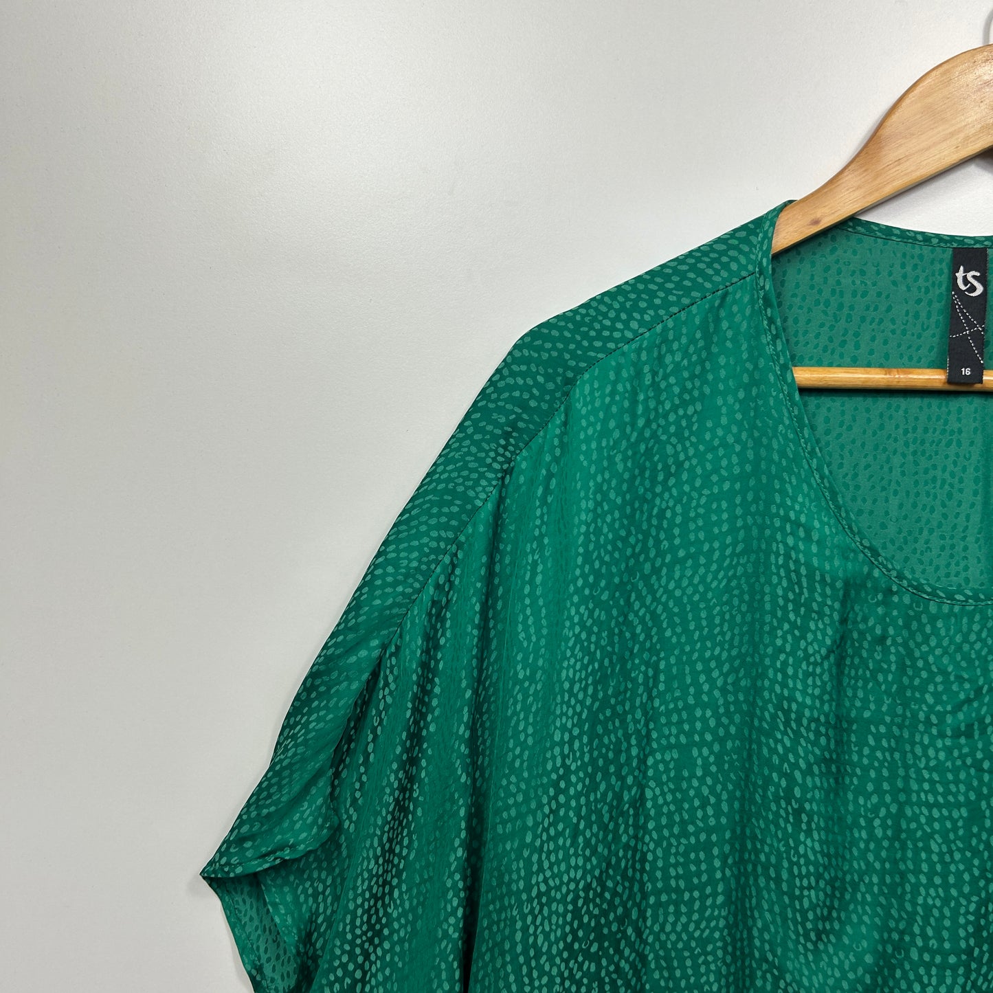 Taking Shape Tunic Top Size 16 Green Short Sleeve