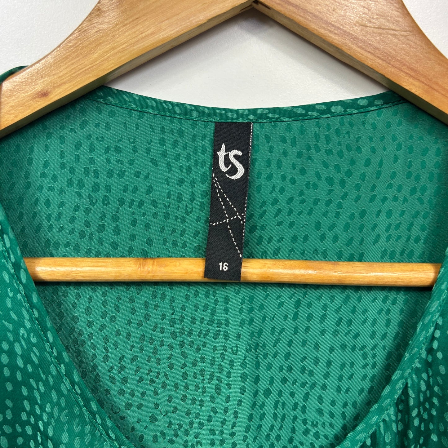 Taking Shape Tunic Top Size 16 Green Short Sleeve