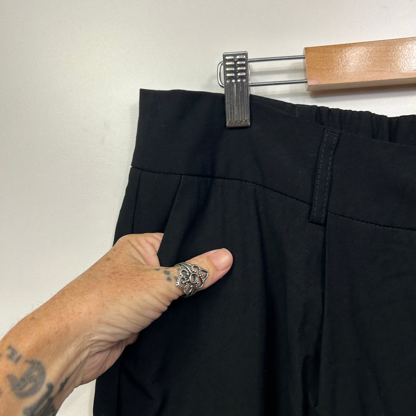 City Chic Pants Size 16 Small Plus Black Pockets Viscose Blend