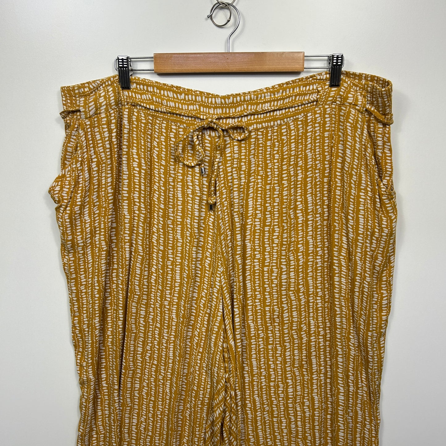 beme Cropped Pants Size 22 Mustard Pockets Viscose