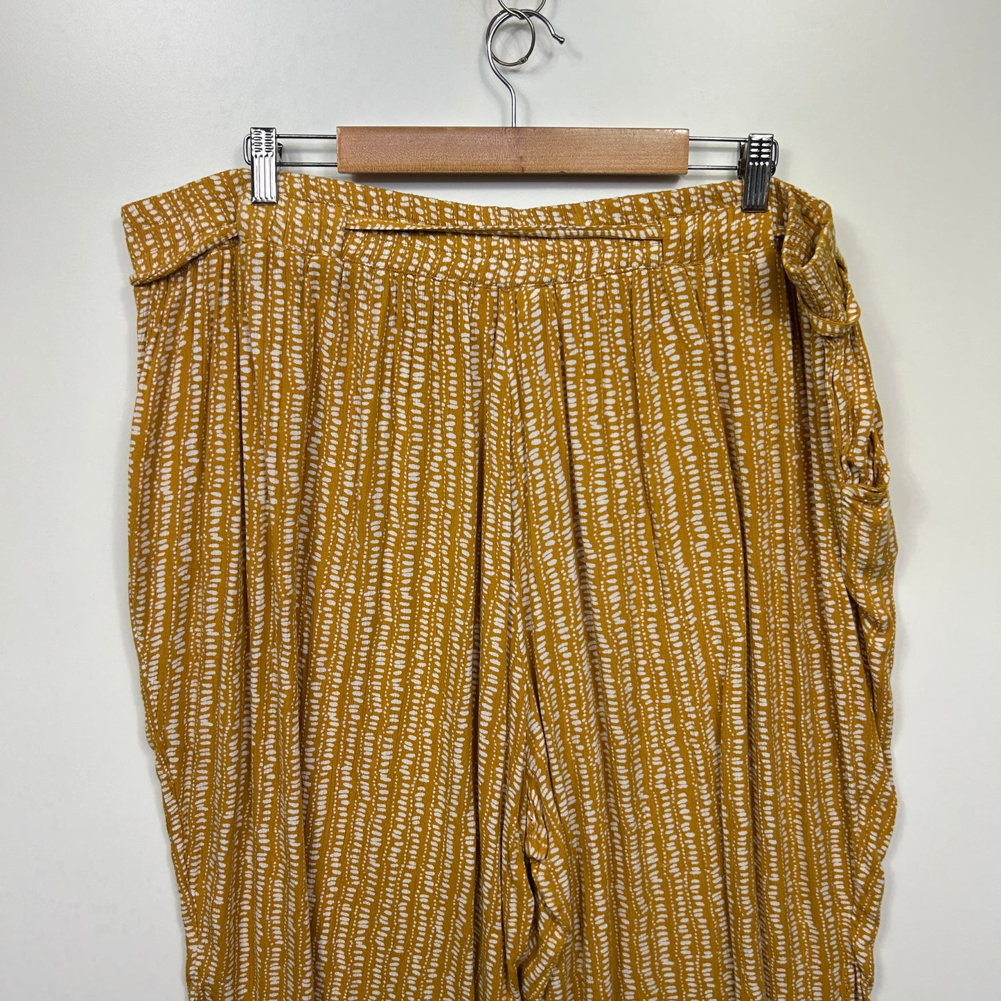 beme Cropped Pants Size 22 Mustard Pockets Viscose