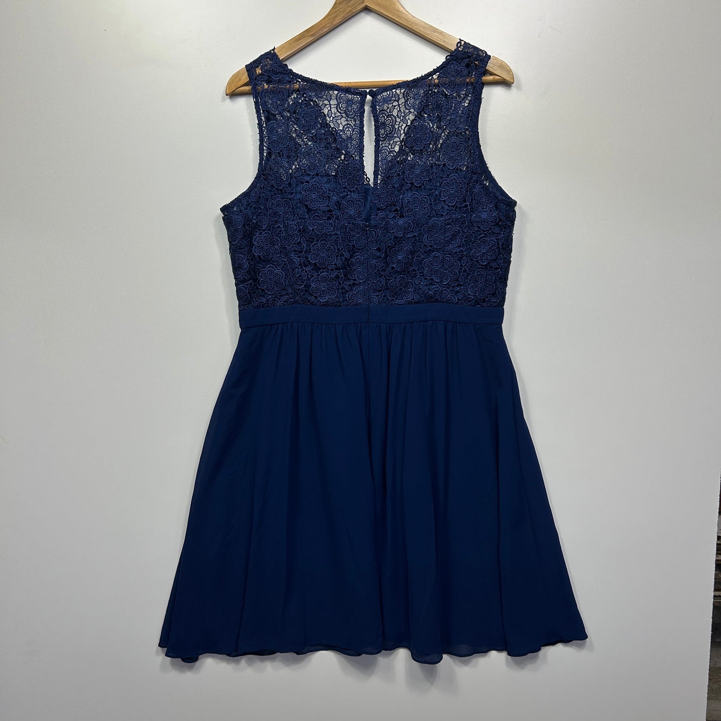 Review Dress Size 16 Blue Lace Cocktail Evening V Neck