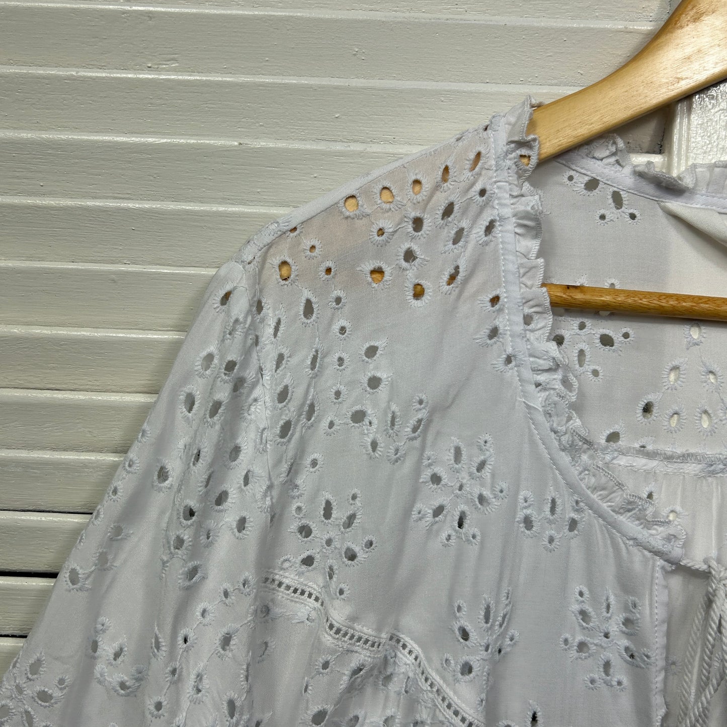 Virtuelle Top Size 24 White Broderie Top New