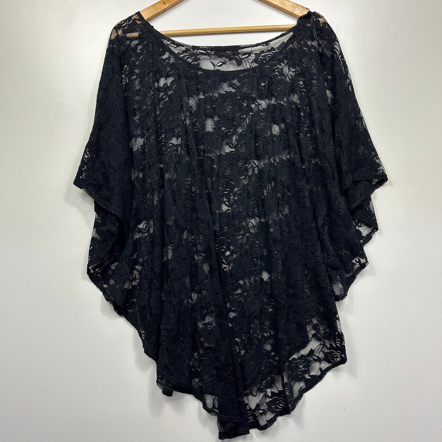 Supre Black Floral Lace Y2K Kaftan Top - Size L (fault)