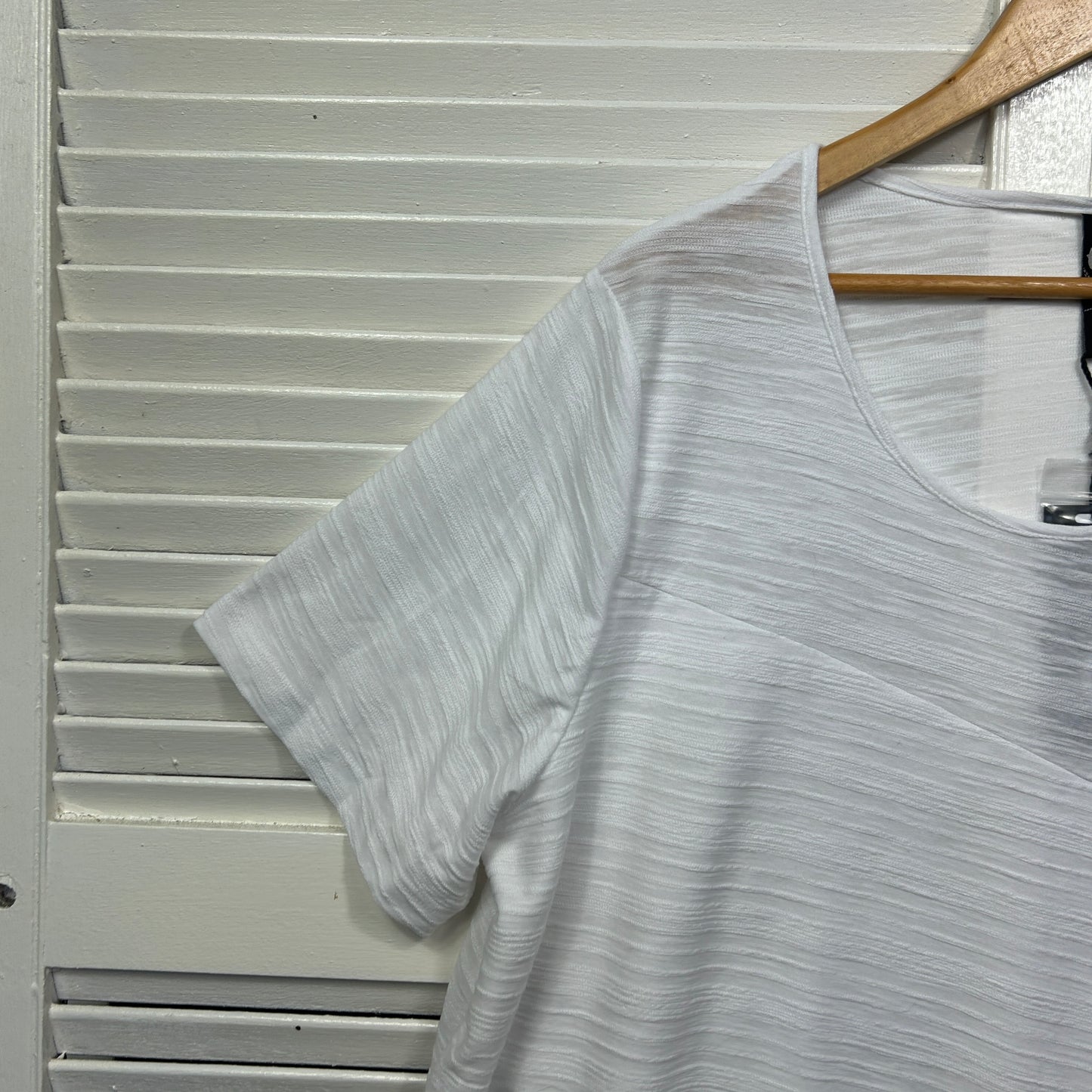 Taking Shape Top Size 20 Plus Large White Short Sleeve New