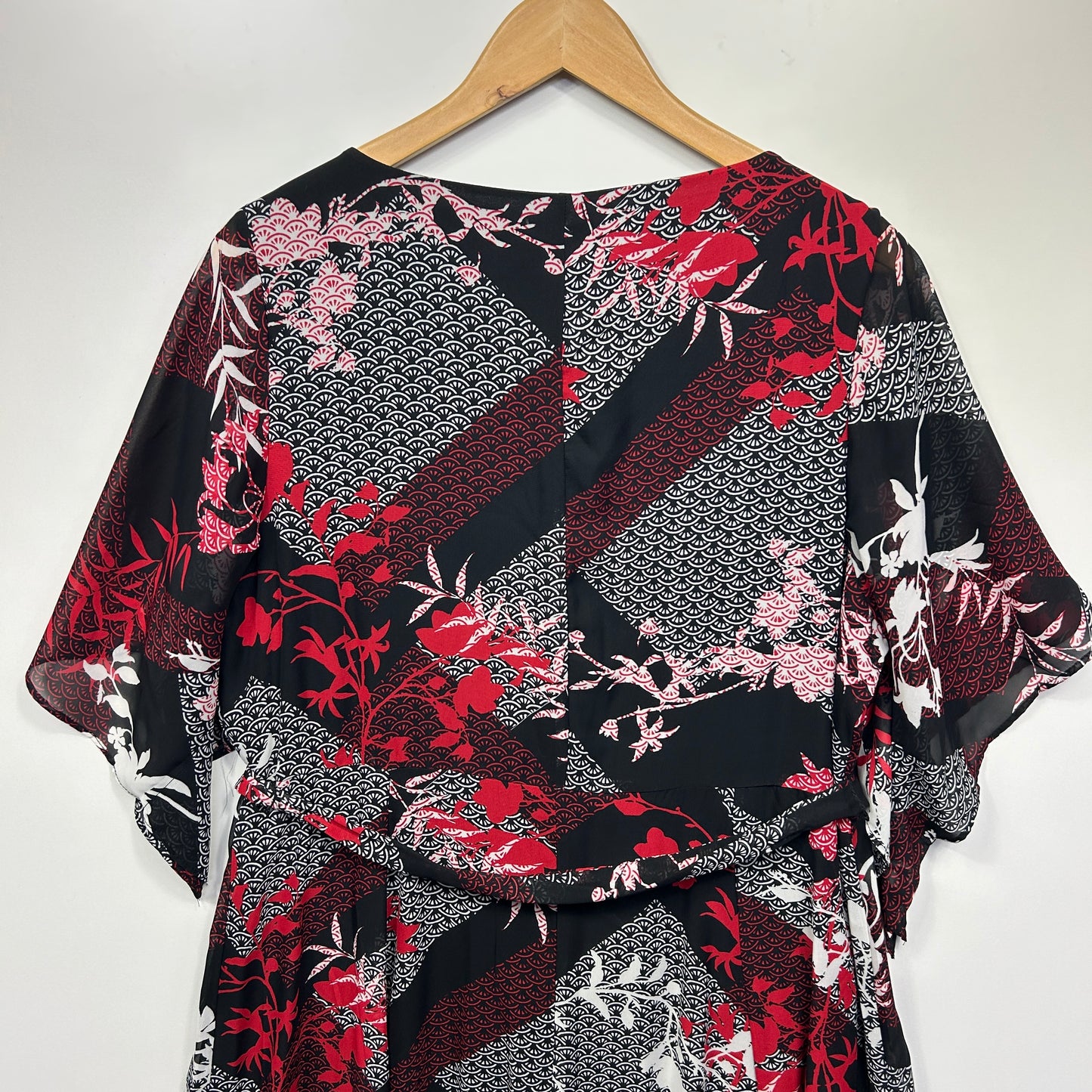 Millers Dress Size 18 Black Red Short Sleeve Oriental New