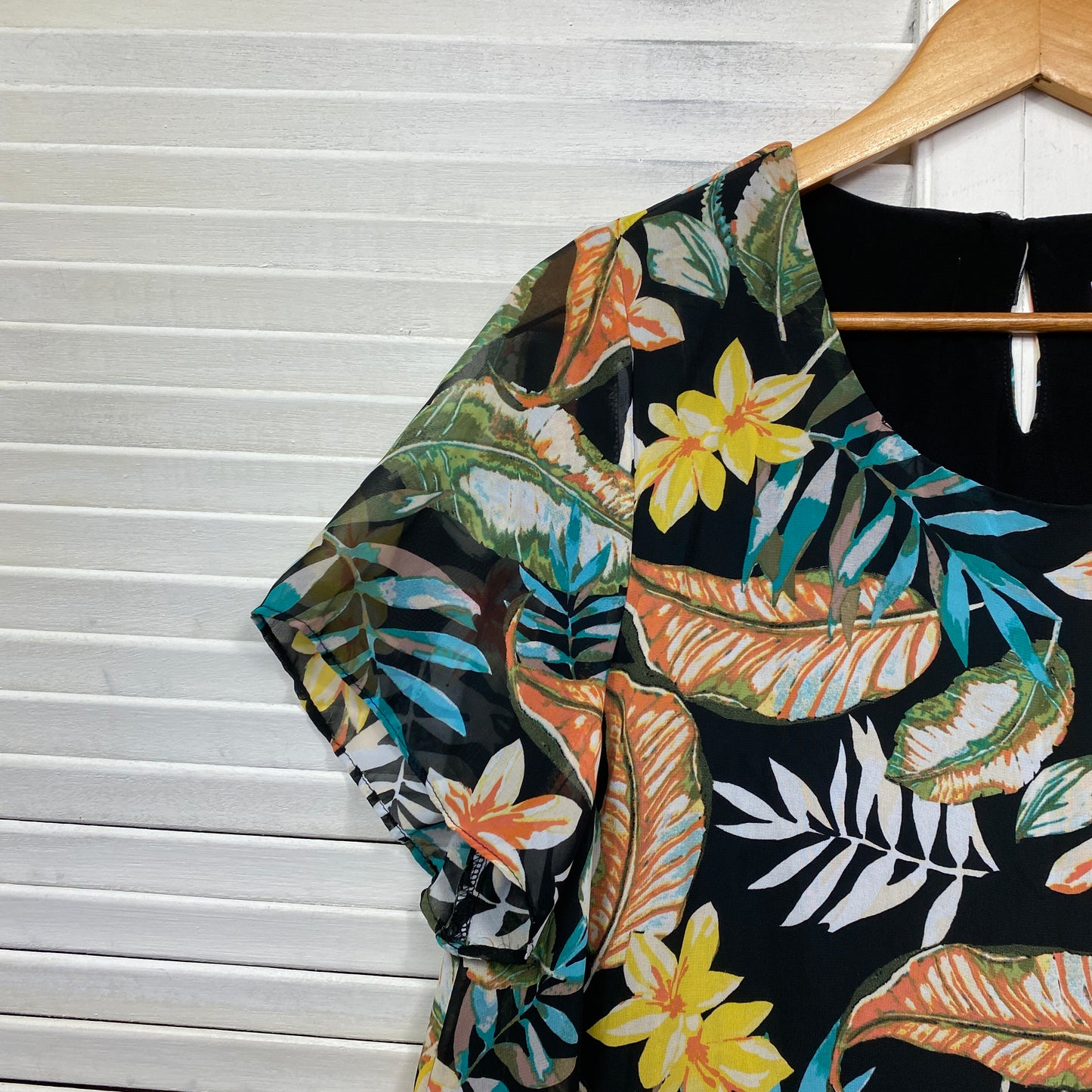 Rockmans Top Size Large Short Sleeve Floral Sheer Overlay