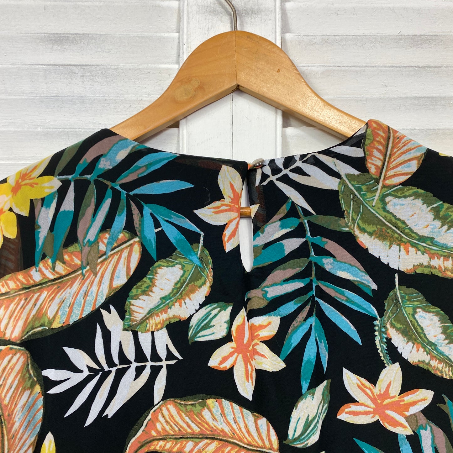 Rockmans Top Size Large Short Sleeve Floral Sheer Overlay
