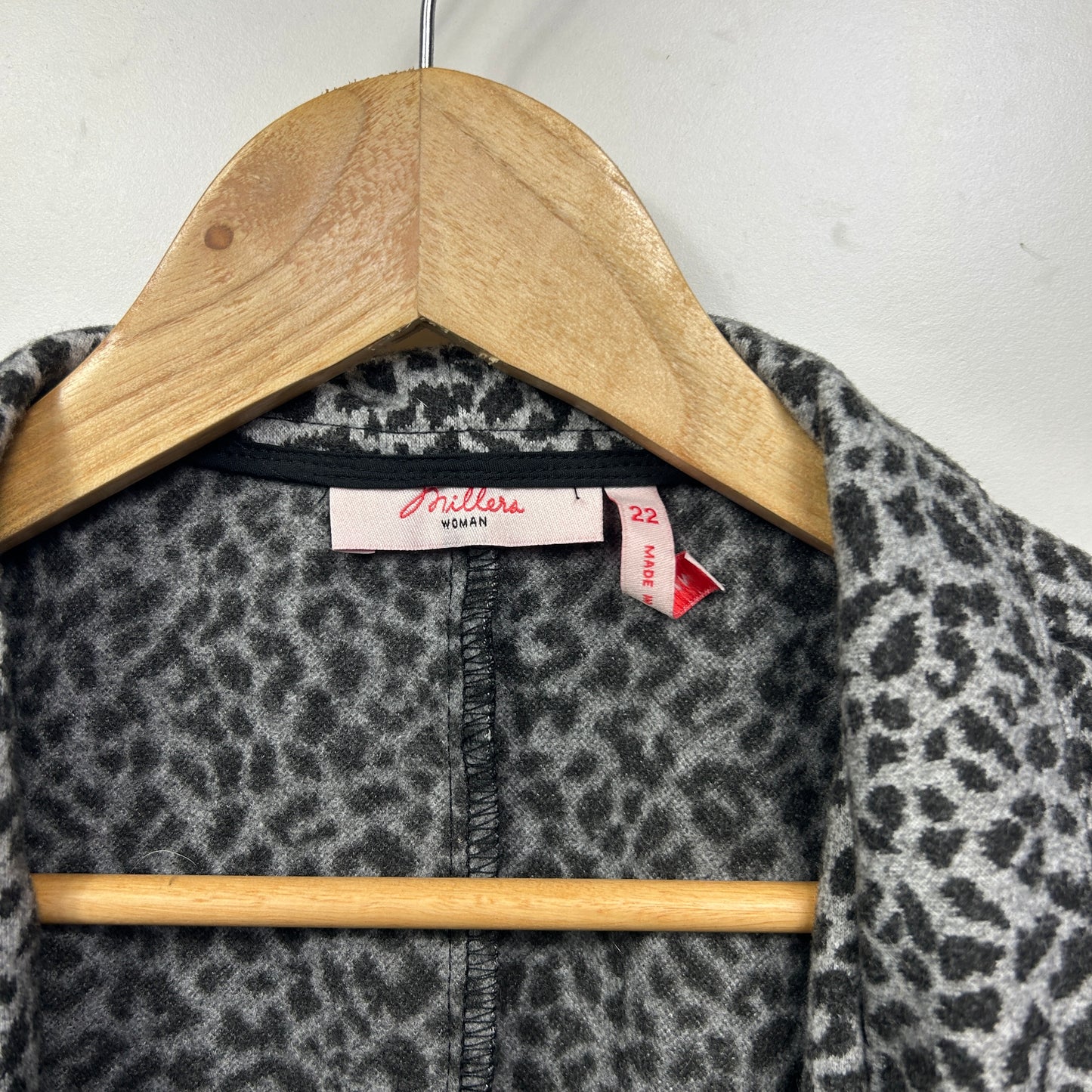 Millers Jacket Size 22 Grey Long Sleeve Anima Print Pockets