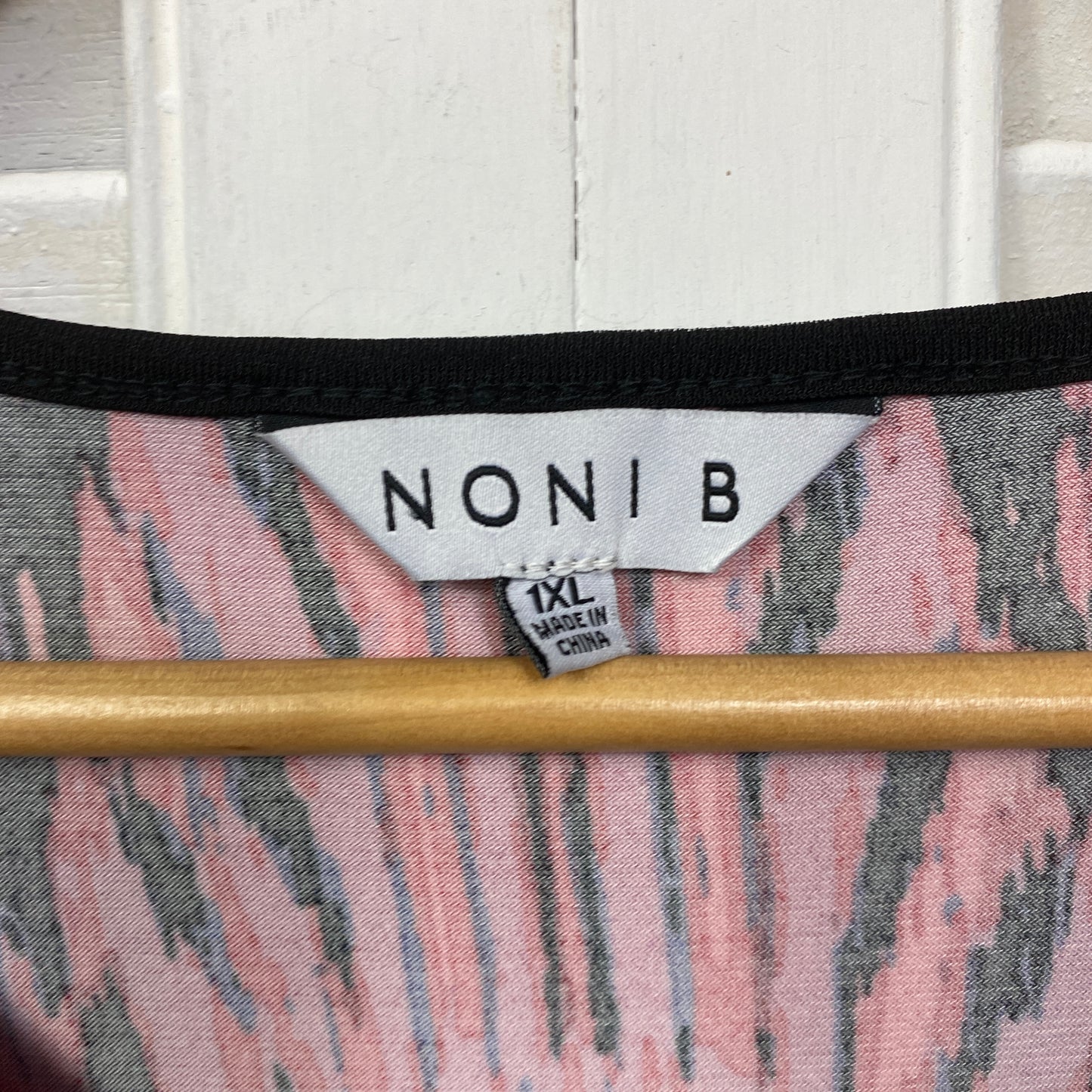 Noni B Top Size 1XL 16 18 Pink Black Tunic Long Sleeve