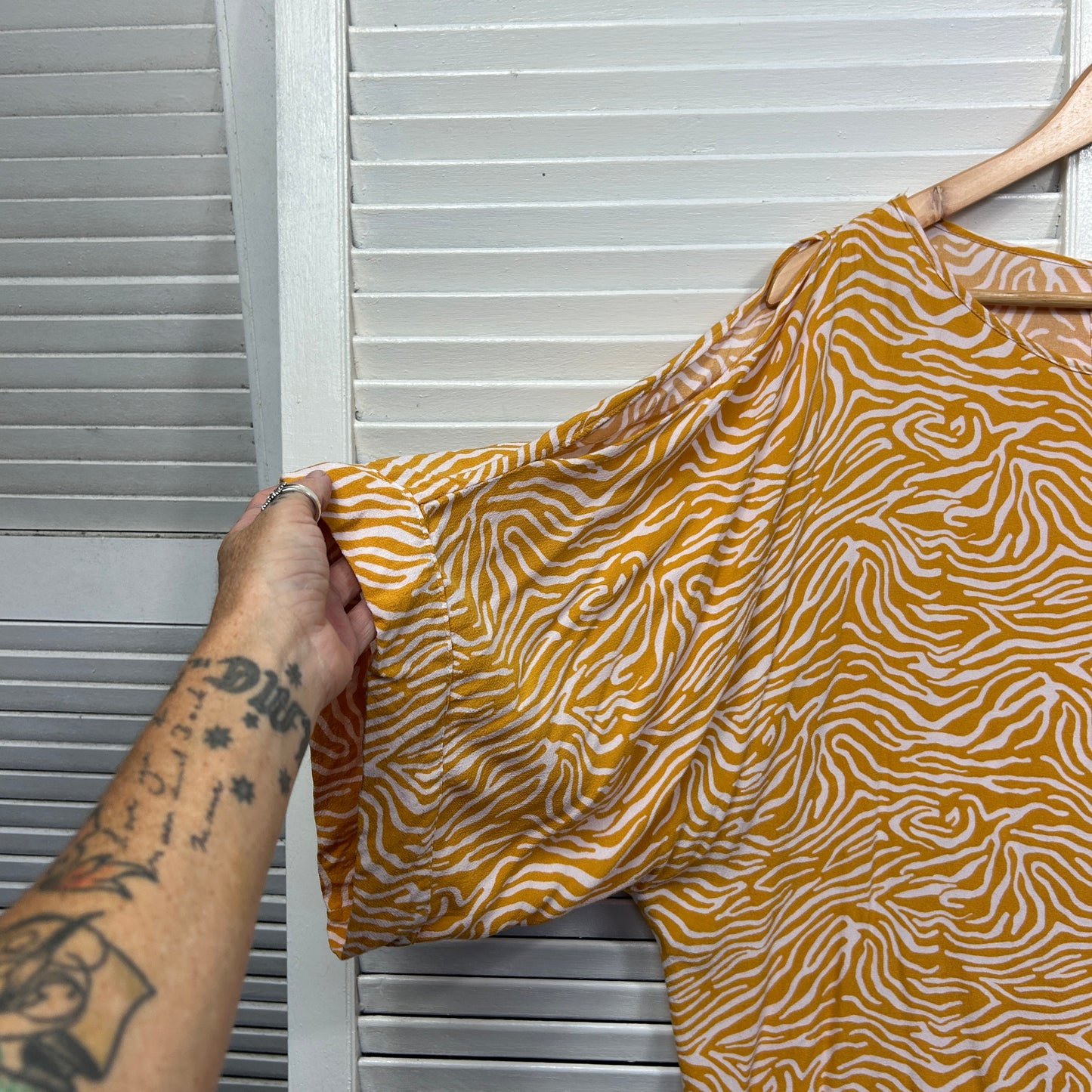 Katies Top Size 14 Mustard Spilt Sleeve