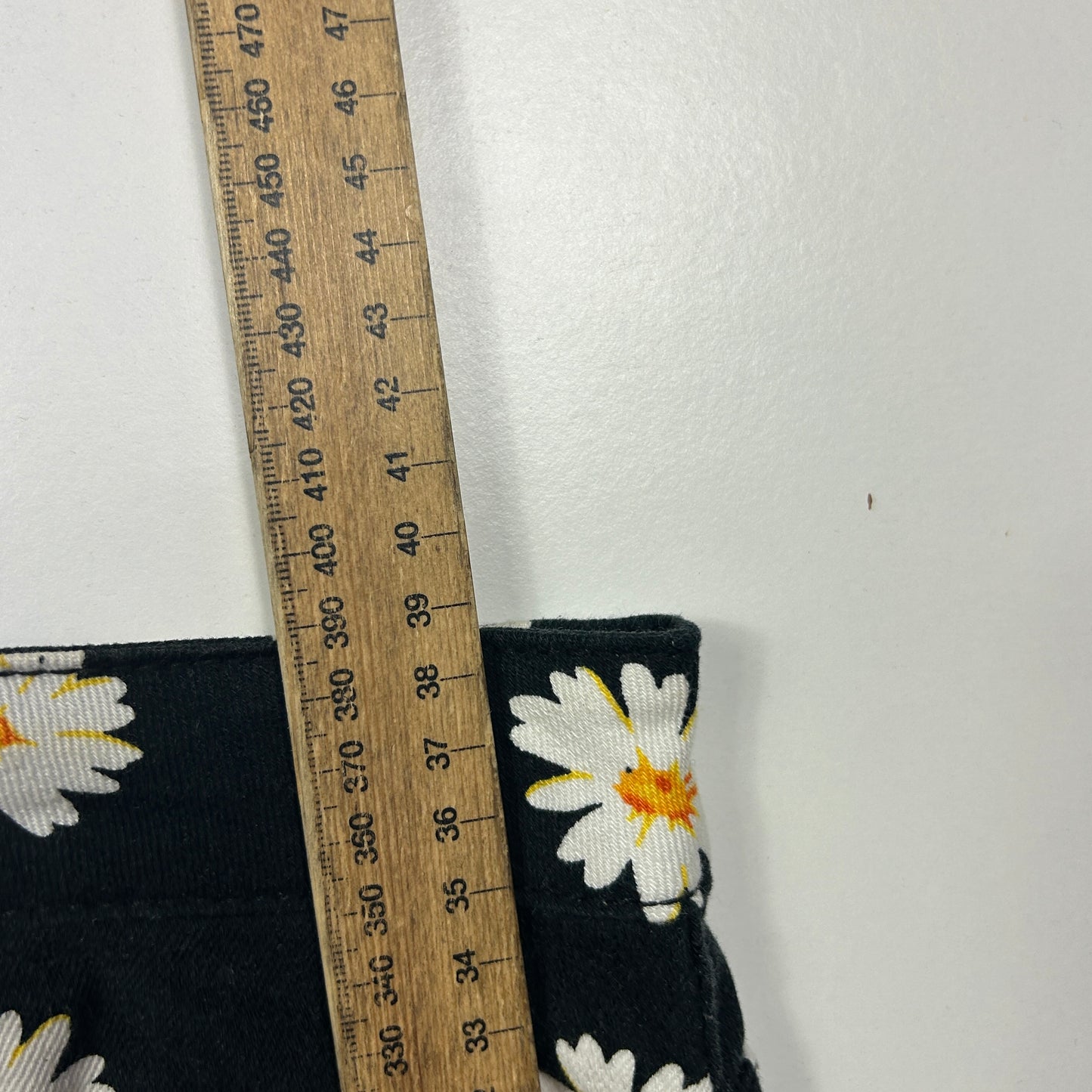 Forever 21+ Black Daisy Print Shorts - Size 20/22