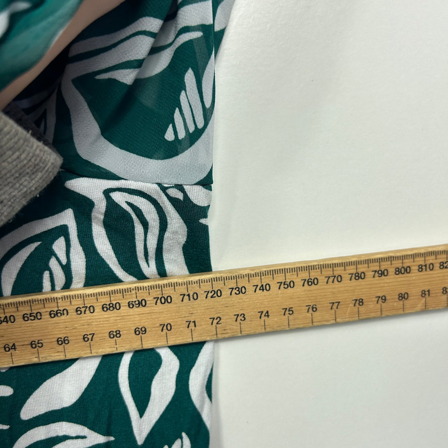 Autograph Dark Green and White Leaf Print Top - Size 24/XXL