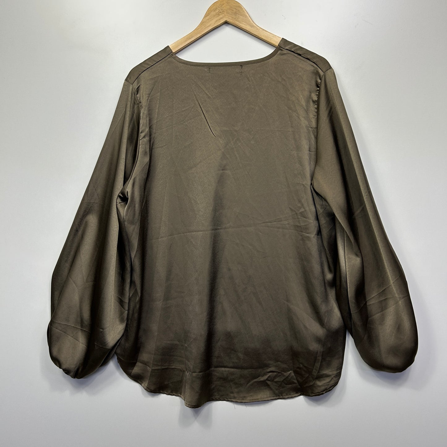 Vine Apparel Top Size Medium Large 14 16 Long Oversized Sleeve