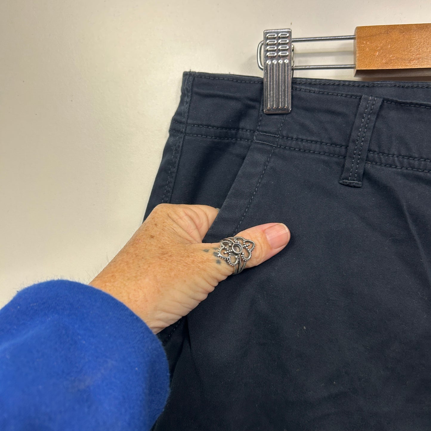 Just Jeans Shorts Size 14 Black Pockets Chino Bermuda Mid Rise Mid Length