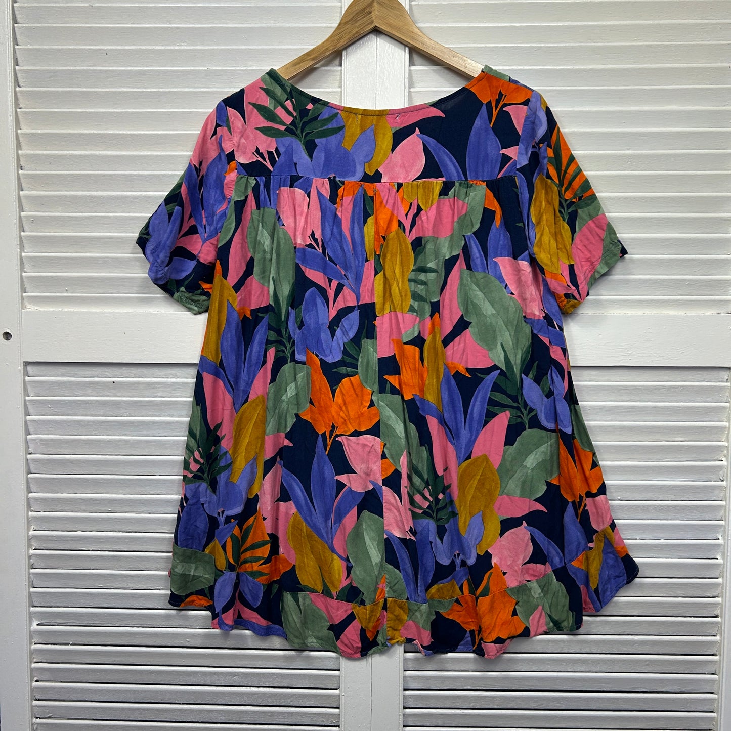 Label of Love Top Size Large 14 Floral Multicoloured Hi Low Rayon