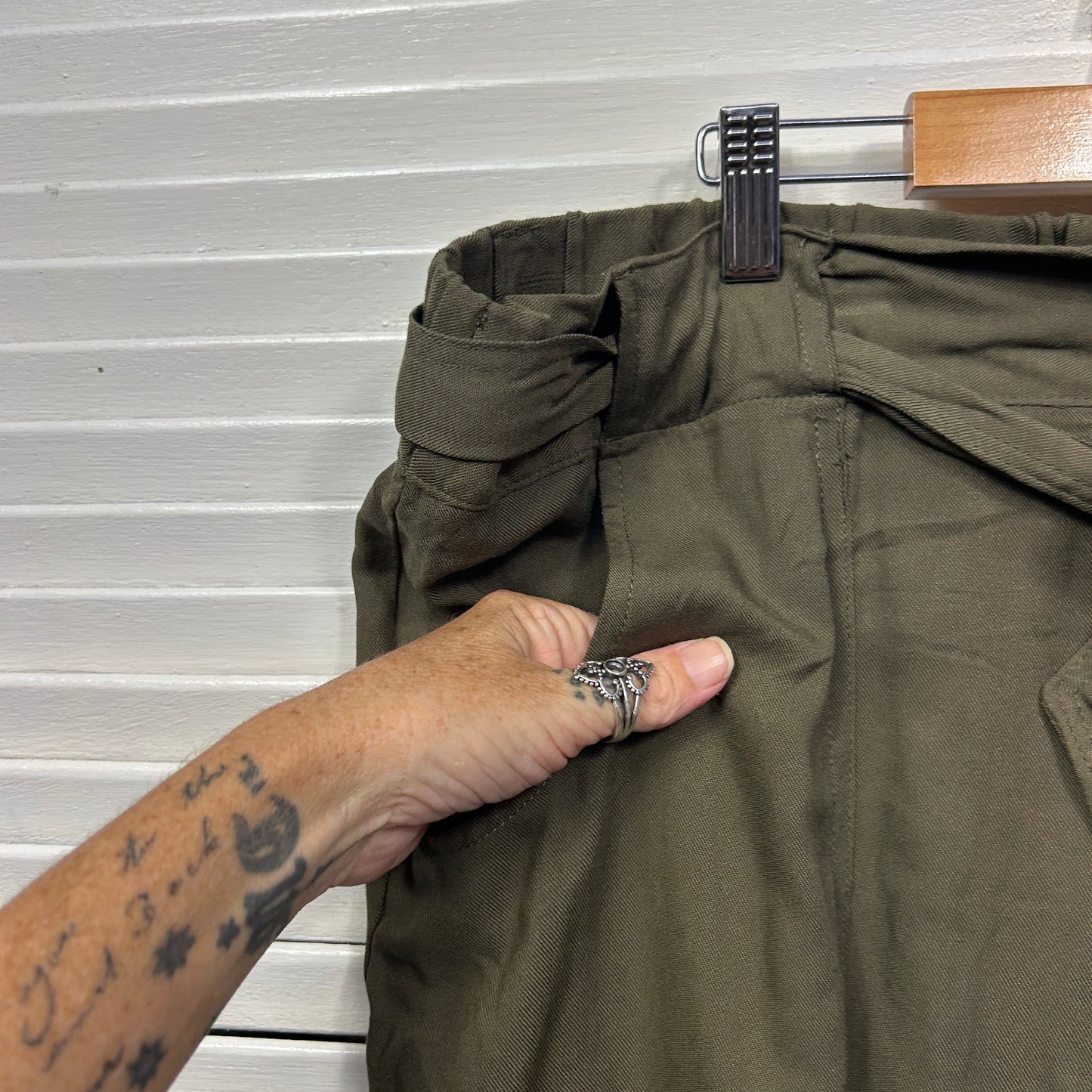 Yours Shorts Size 22 24 Olive Green Viscose New