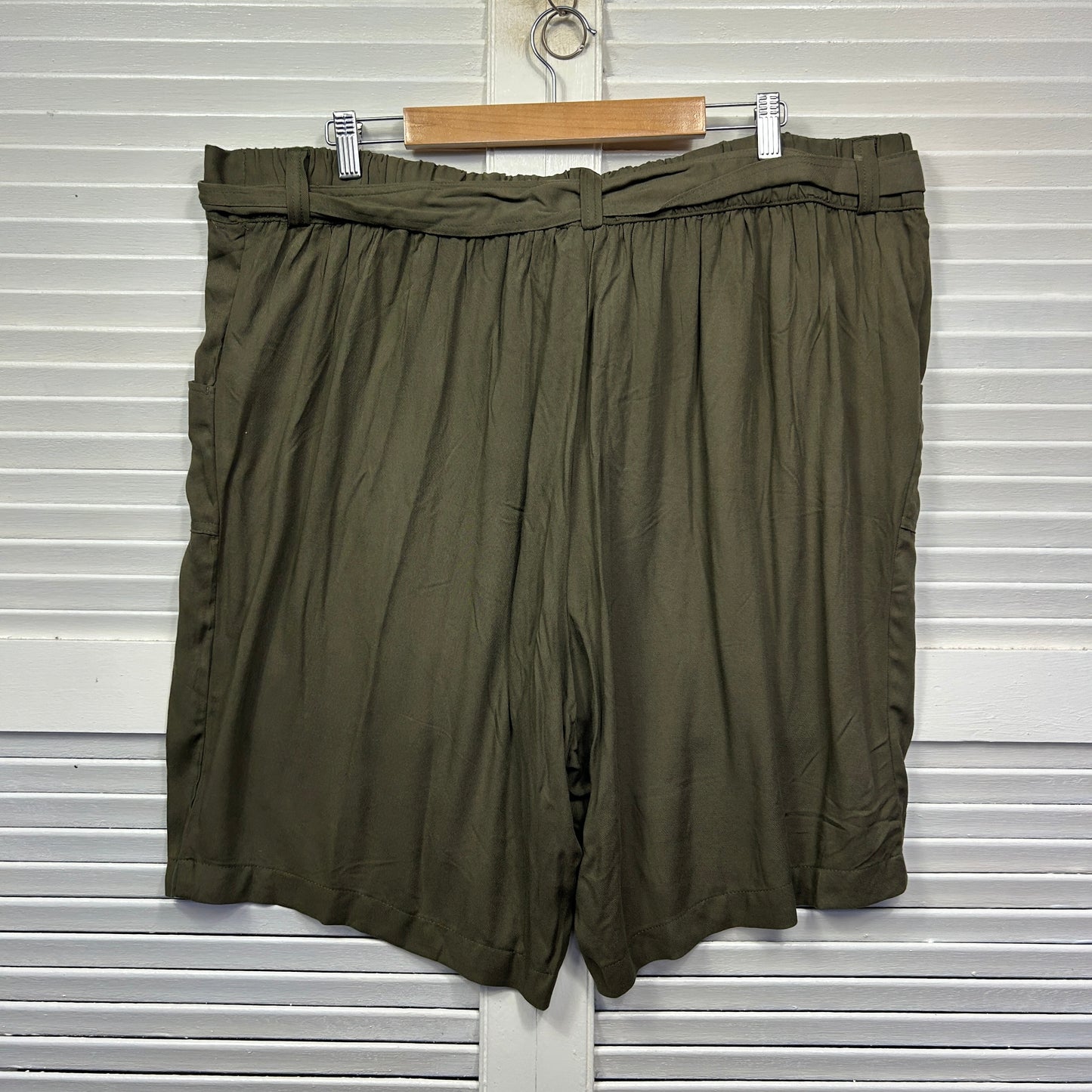 Yours Shorts Size 22 24 Olive Green Viscose New