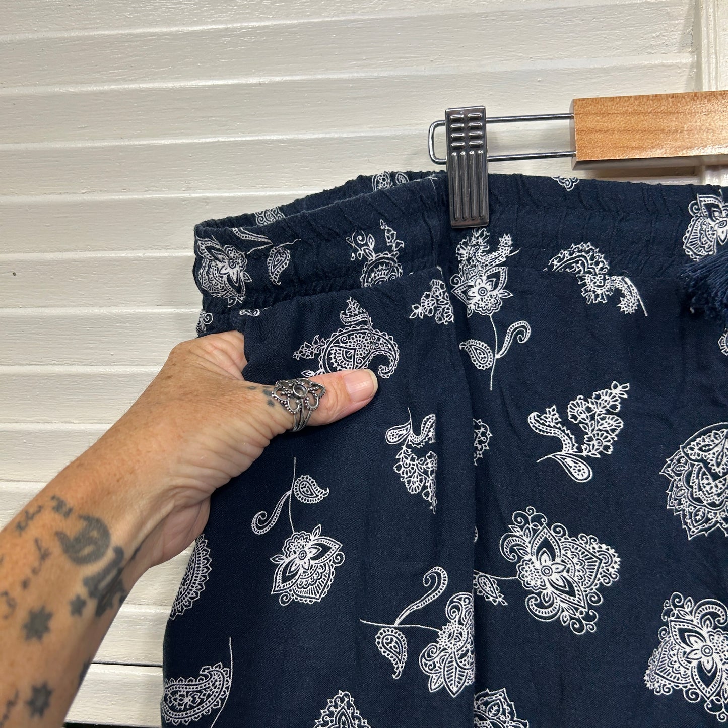 Autograph Shorts Size 24 Blue Paisley Print Pockets