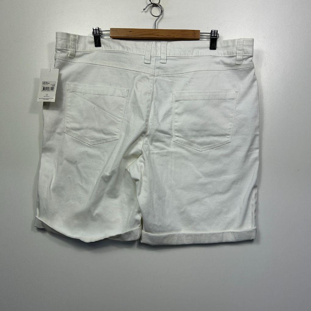 Avella White Casual Shorts - Size 20