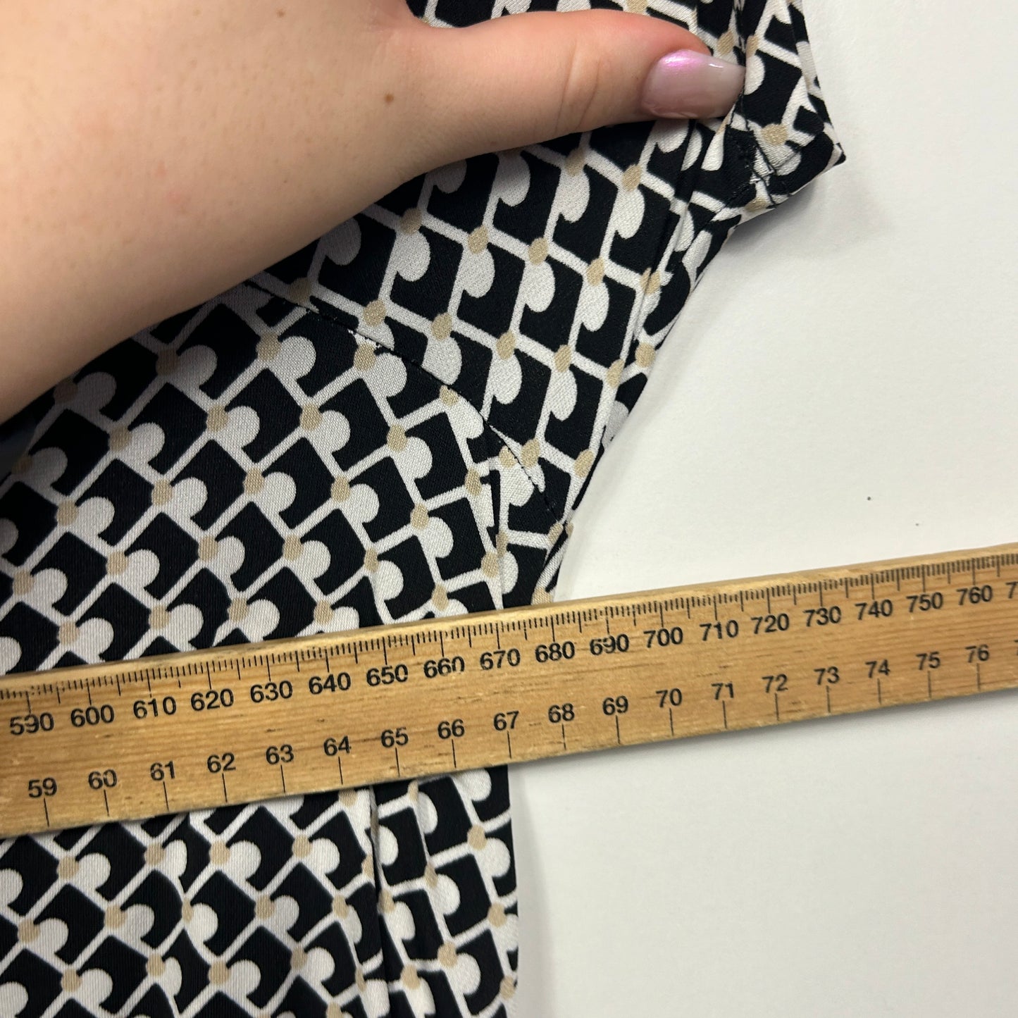 Taking Shape Black & White Geometric Print Asymmetric Top - Size 22/XL