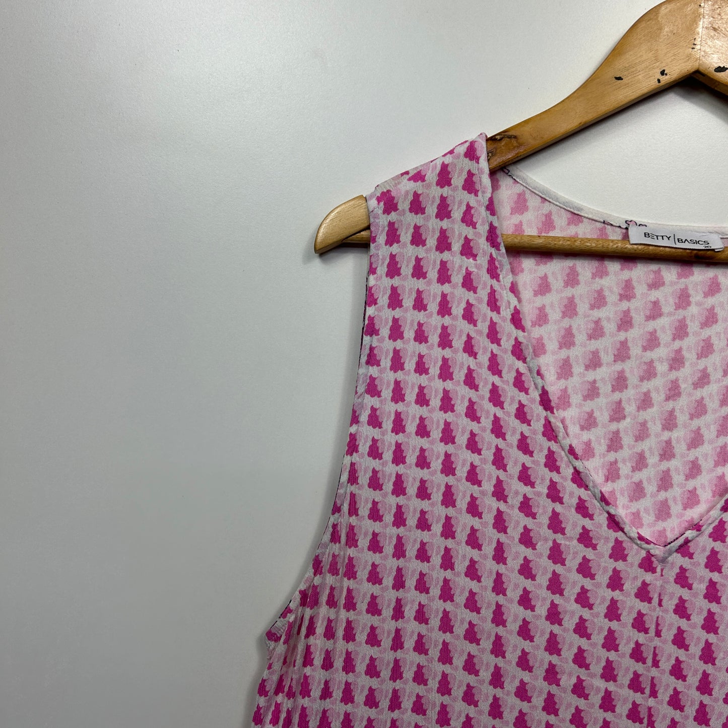 Betty Basics Dress Size 20 Pink Sleeveless Tiered Rayon