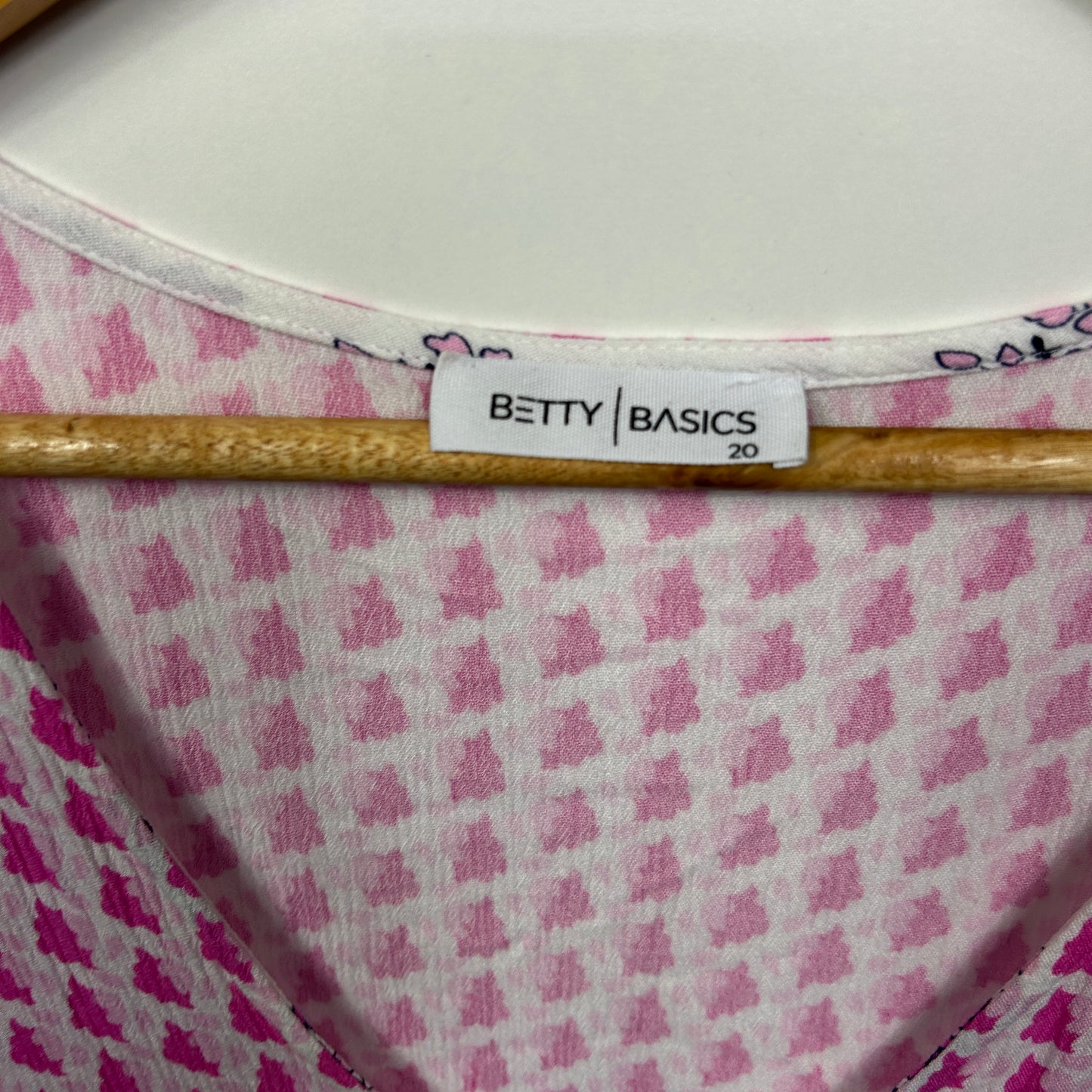 Betty Basics Dress Size 20 Pink Sleeveless Tiered Rayon