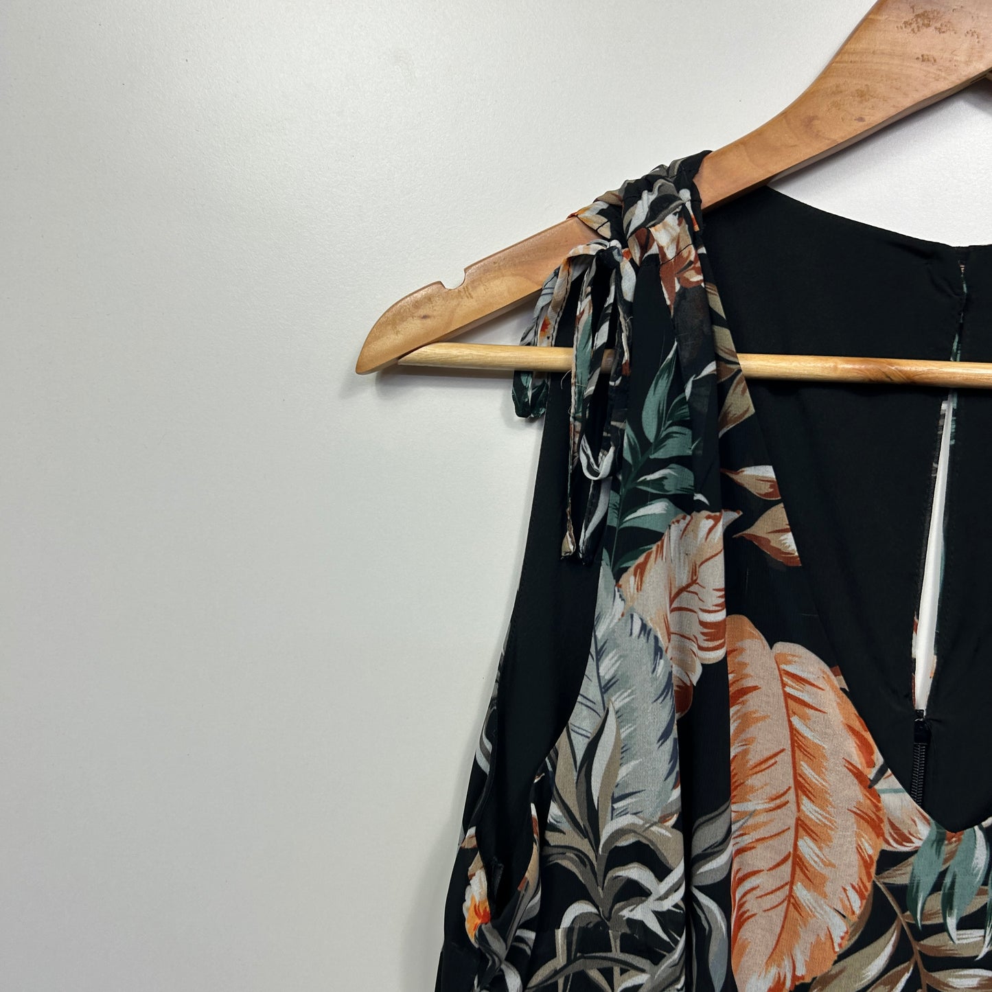 Katies Jumpsuit Size 14 Black Sleeveless Belted Floral
