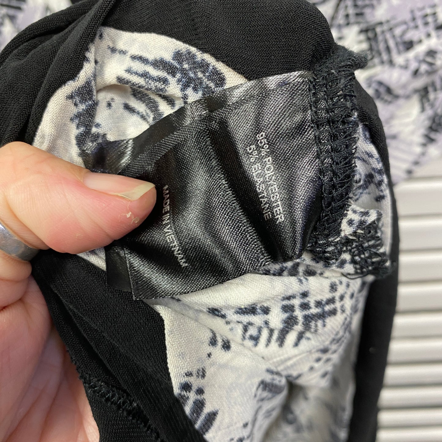 Taking Shape Top Size 18 Medium Tunic Black White